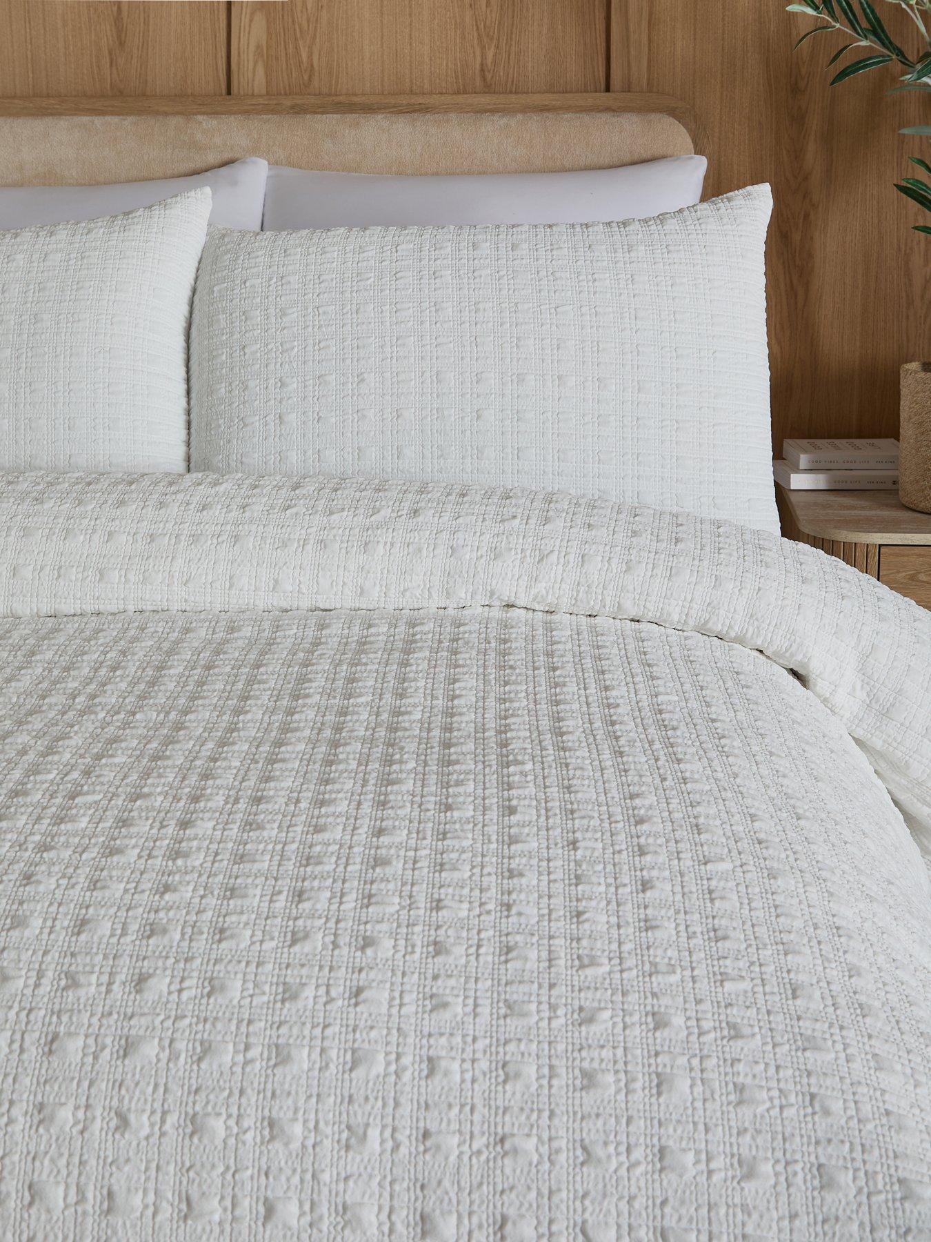 Image 3 of 5 of The Very Collection Copenhagen Jacquard Duvet Set