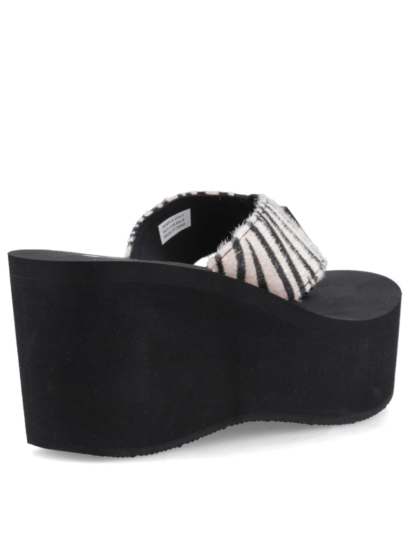 Image 3 of 5 of Rocket Dog Crush Simba Wedge Sandal -camel