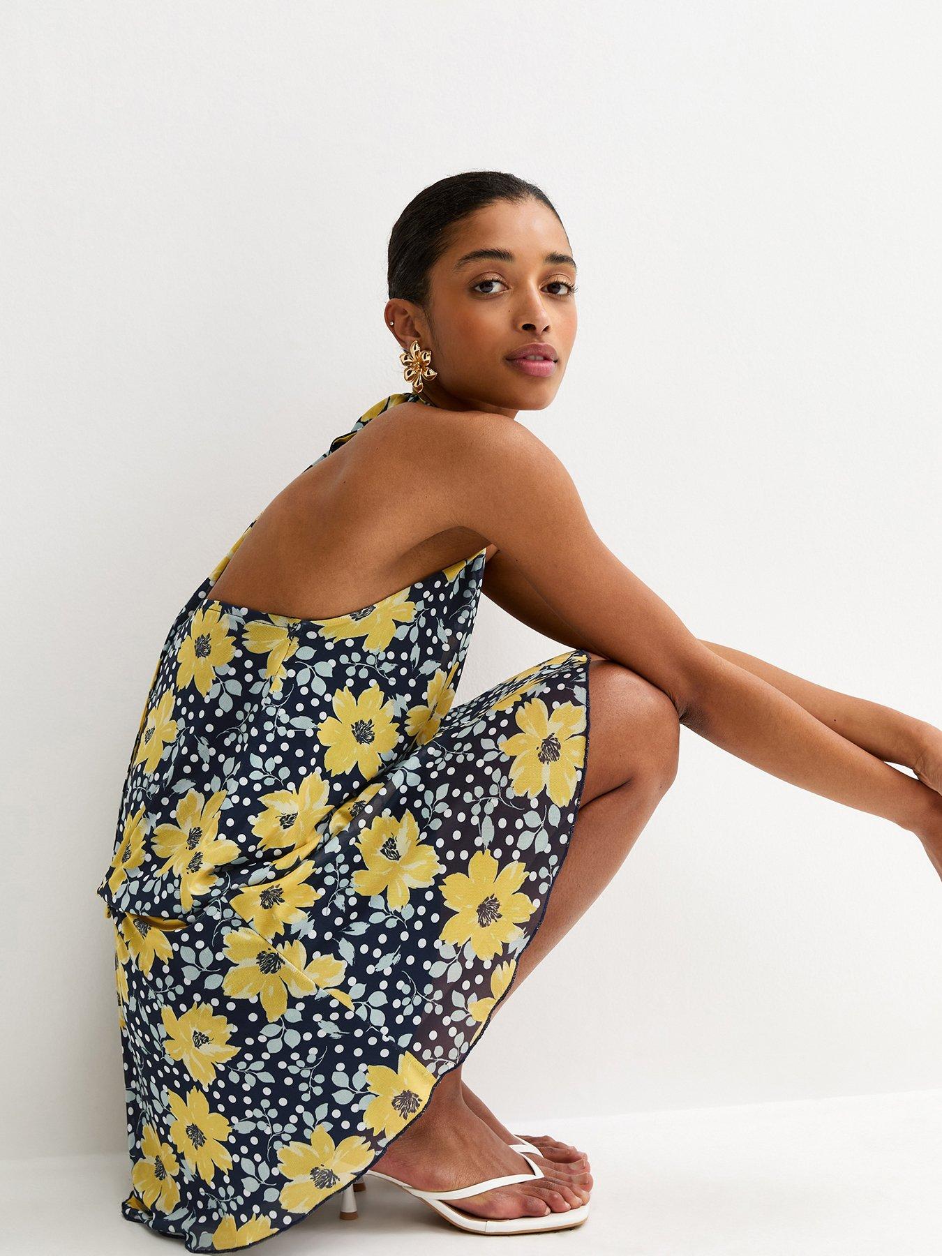 new look floral mesh dress Vestido corto marrn de manga larga con estampado floral de malla de New  Look