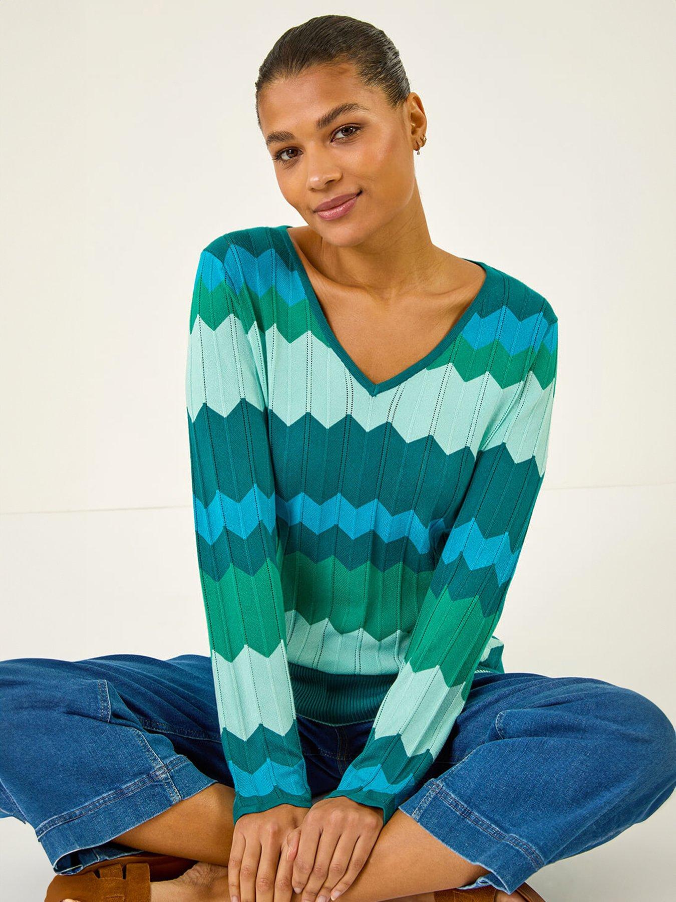 Image 4 of 5 of Roman Wave V-neck Knit Jumper