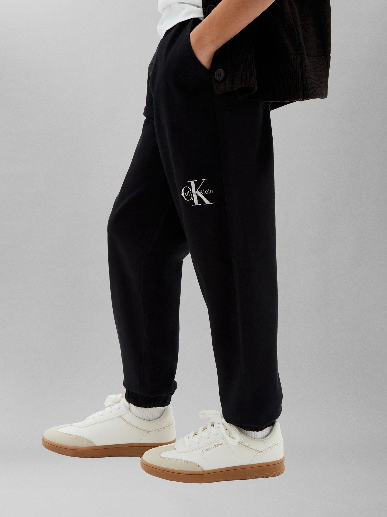 Calvin Klein Jeans Boys Essential Woven Jogger, Black, Size 12 Years