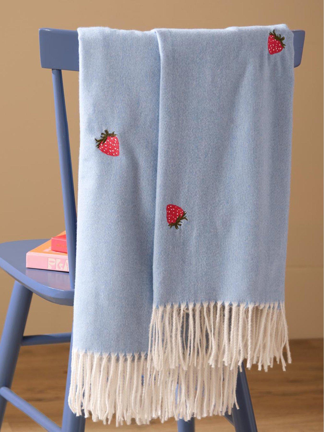 Furn Fruits 130X180 Throw Berry Sweet Blue