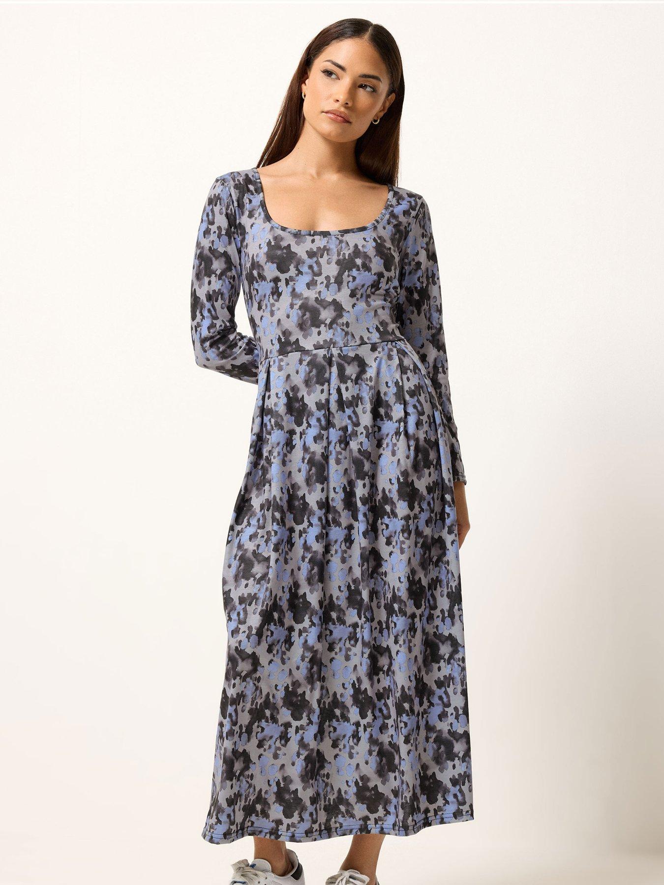 Image 3 of 4 of PixieGirl Petite Abstract Long Sleeve Pleat Midi Dress