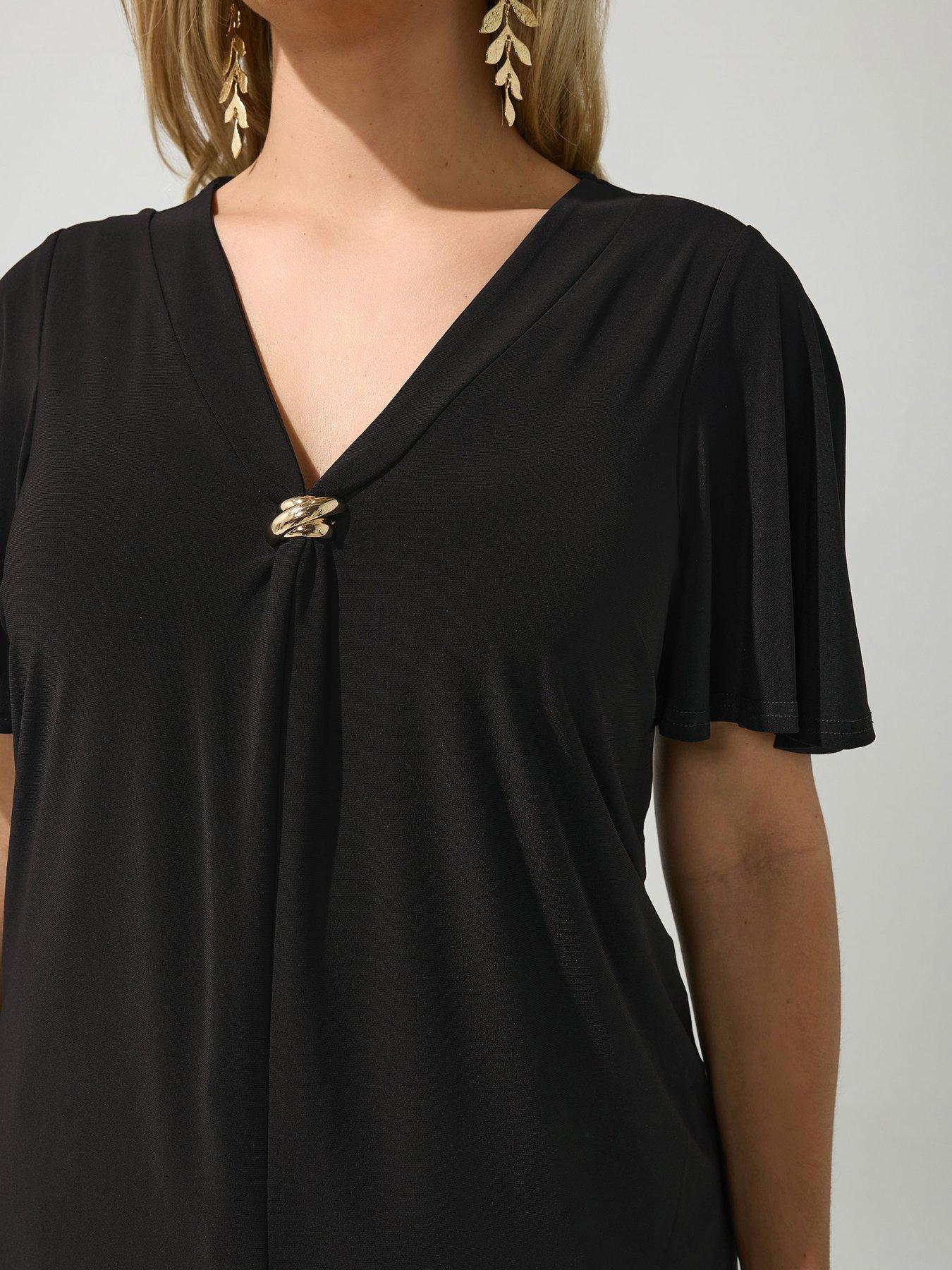 Image 4 of 5 of Yours Curve Buckle V-Neck Swing Top - Black