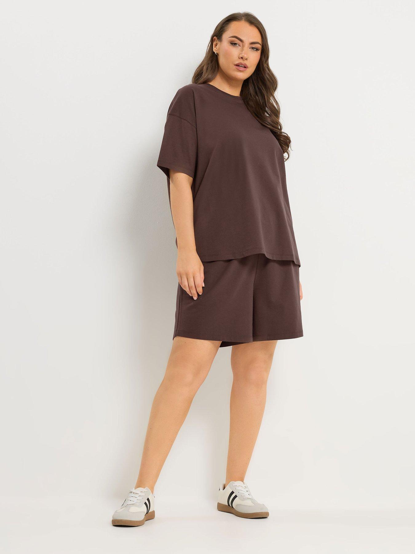 Image 3 of 5 of Yours Curve Shorts &amp; T Shirt Co-Ord Sweat Set - Brown