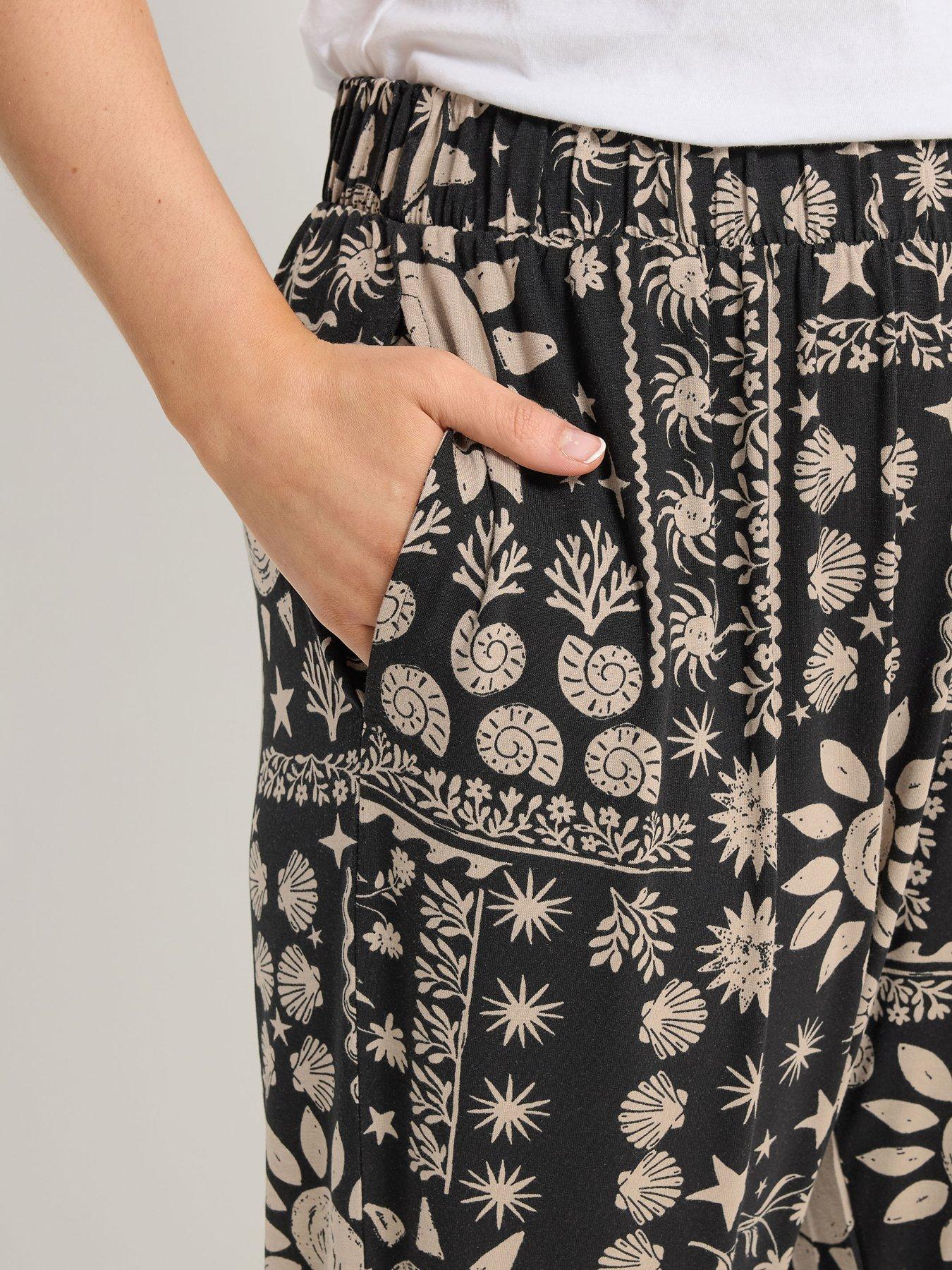 Image 4 of 5 of Yours Curve Jersey Crop Harem Trouser - Black