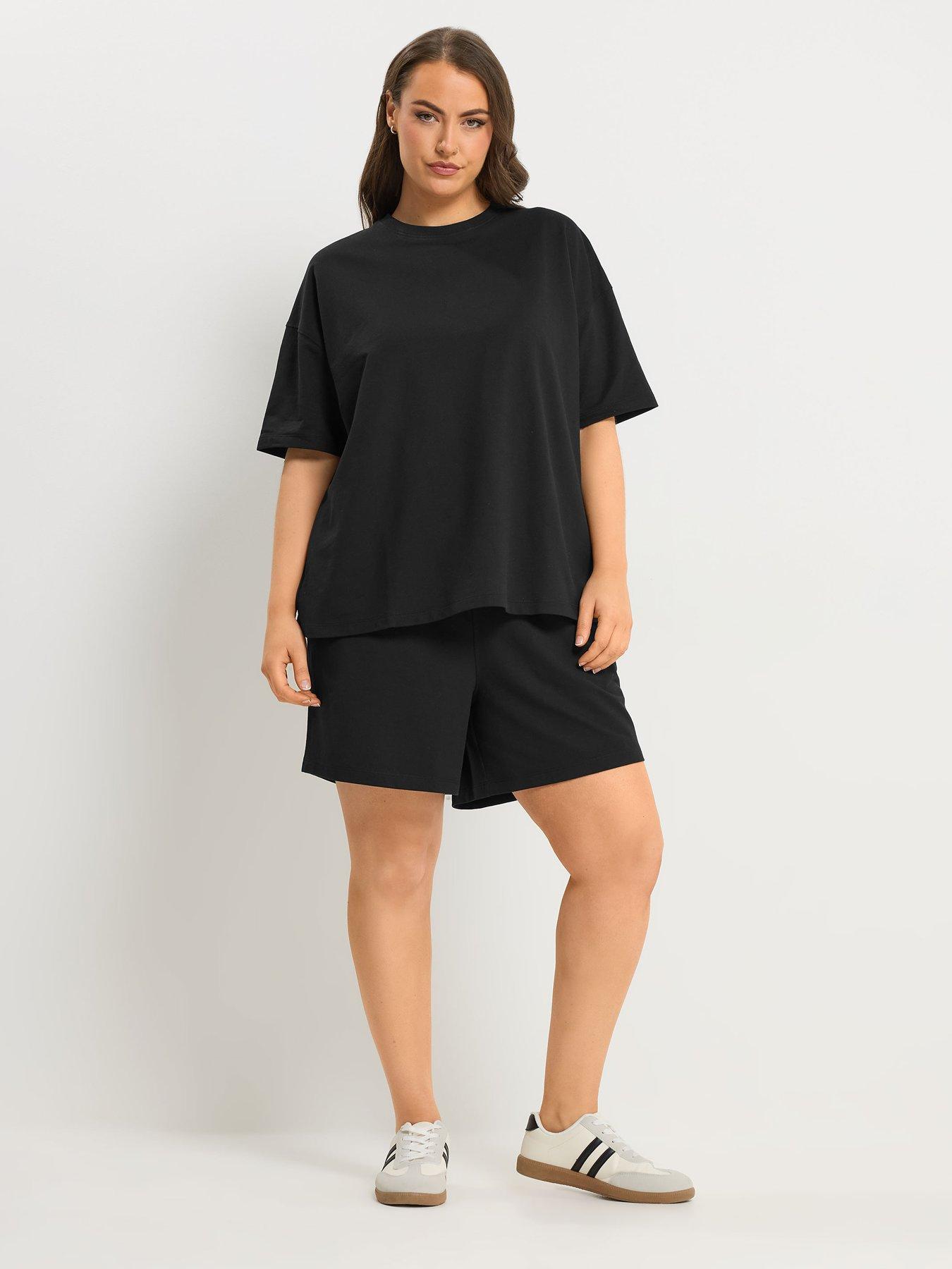 Image 3 of 5 of Yours Curve Shorts &amp; T Shirt Co-Ord Sweat Set - Black