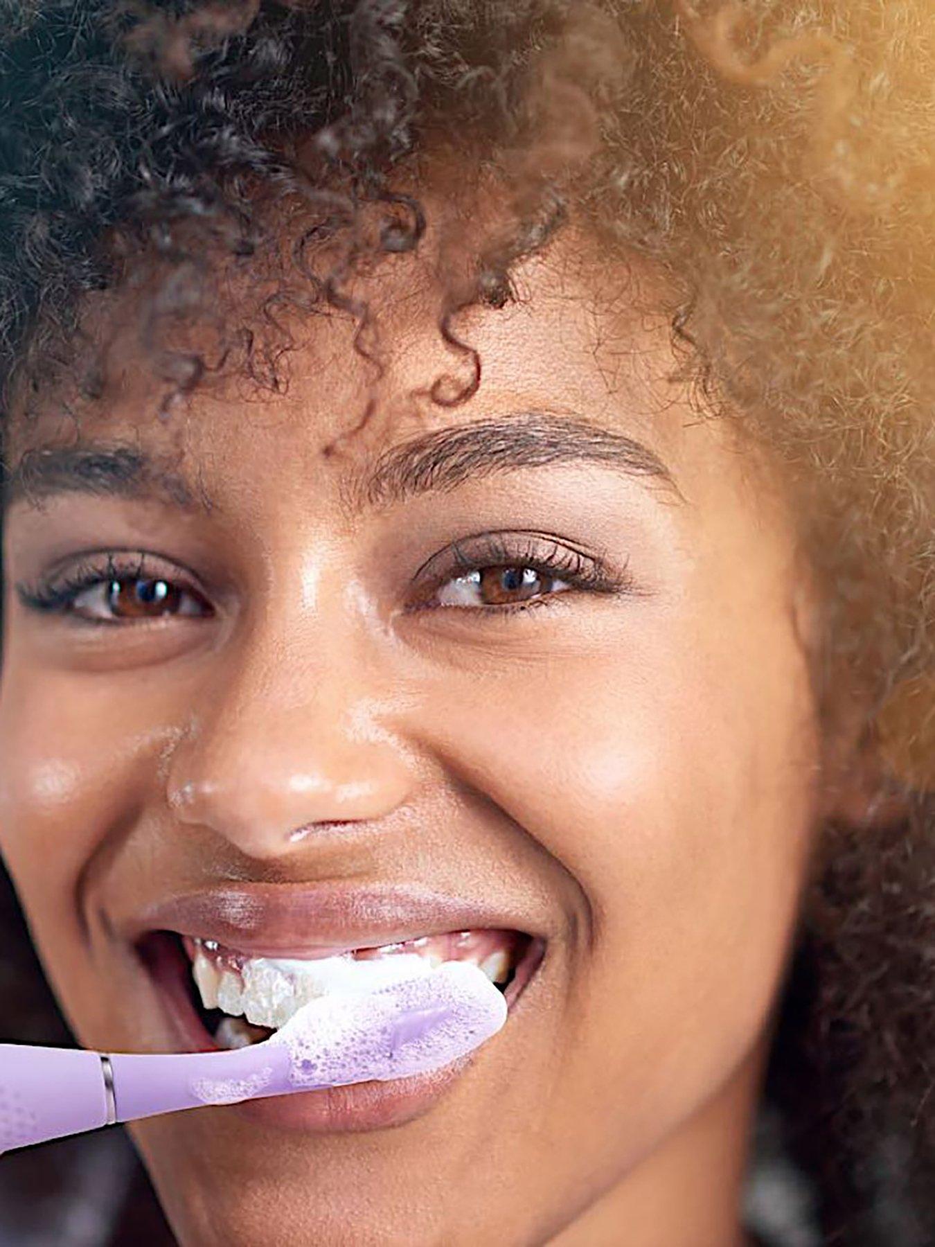 Image 4 of 5 of FOREO Issa 4 Plus - Lavender