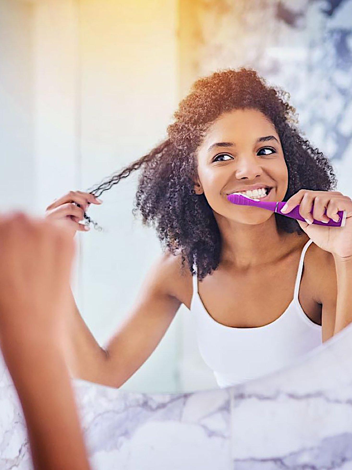 Image 4 of 5 of FOREO issa 4 Smile - Enchanted Violet