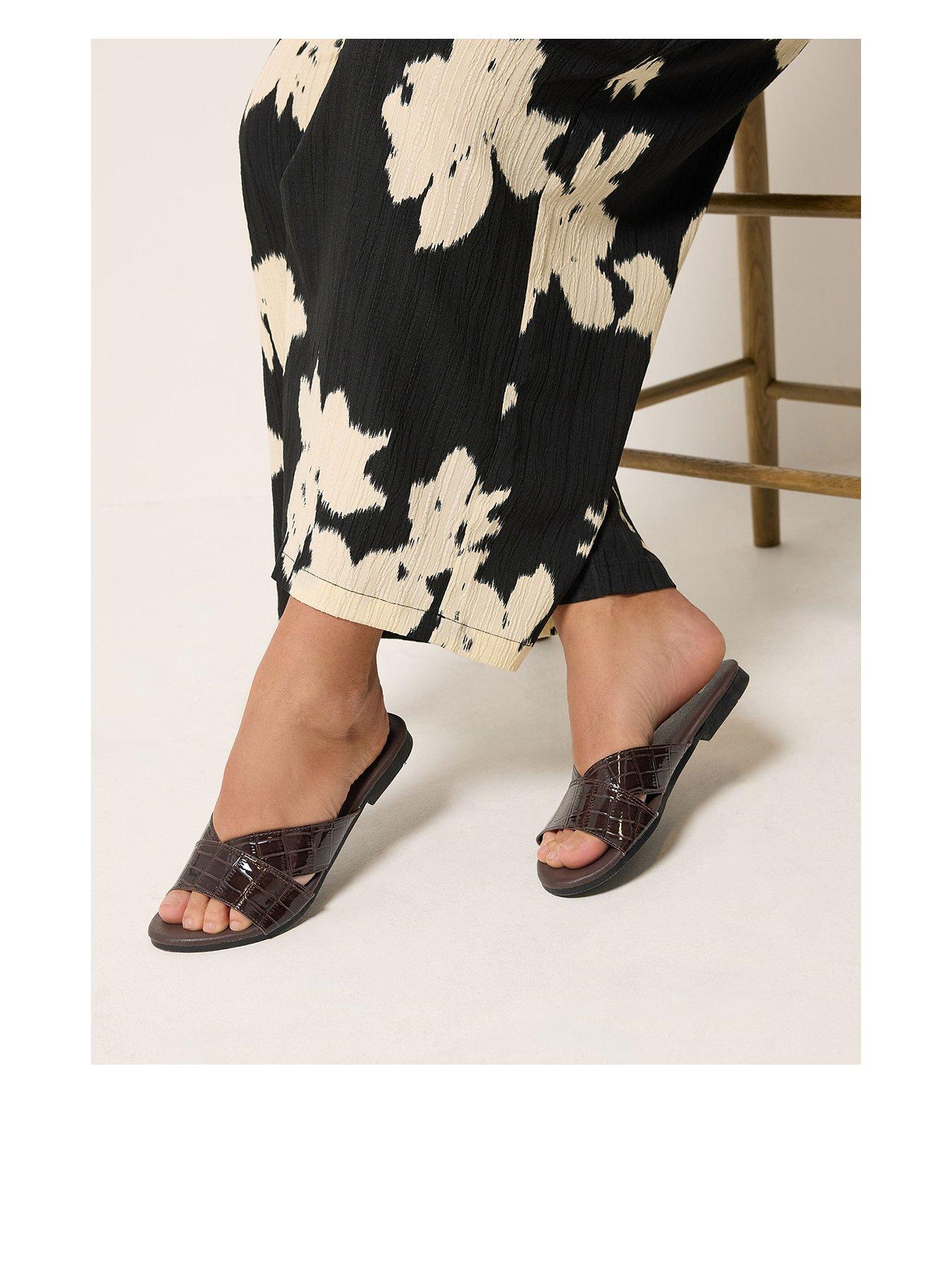 Yours Extra Wide Fit V Cut Mule