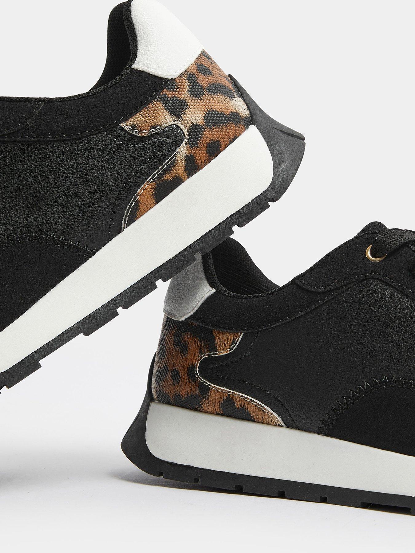 Image 4 of 4 of Yours Extra Wide Fit Sole Panelled Runner Shoe