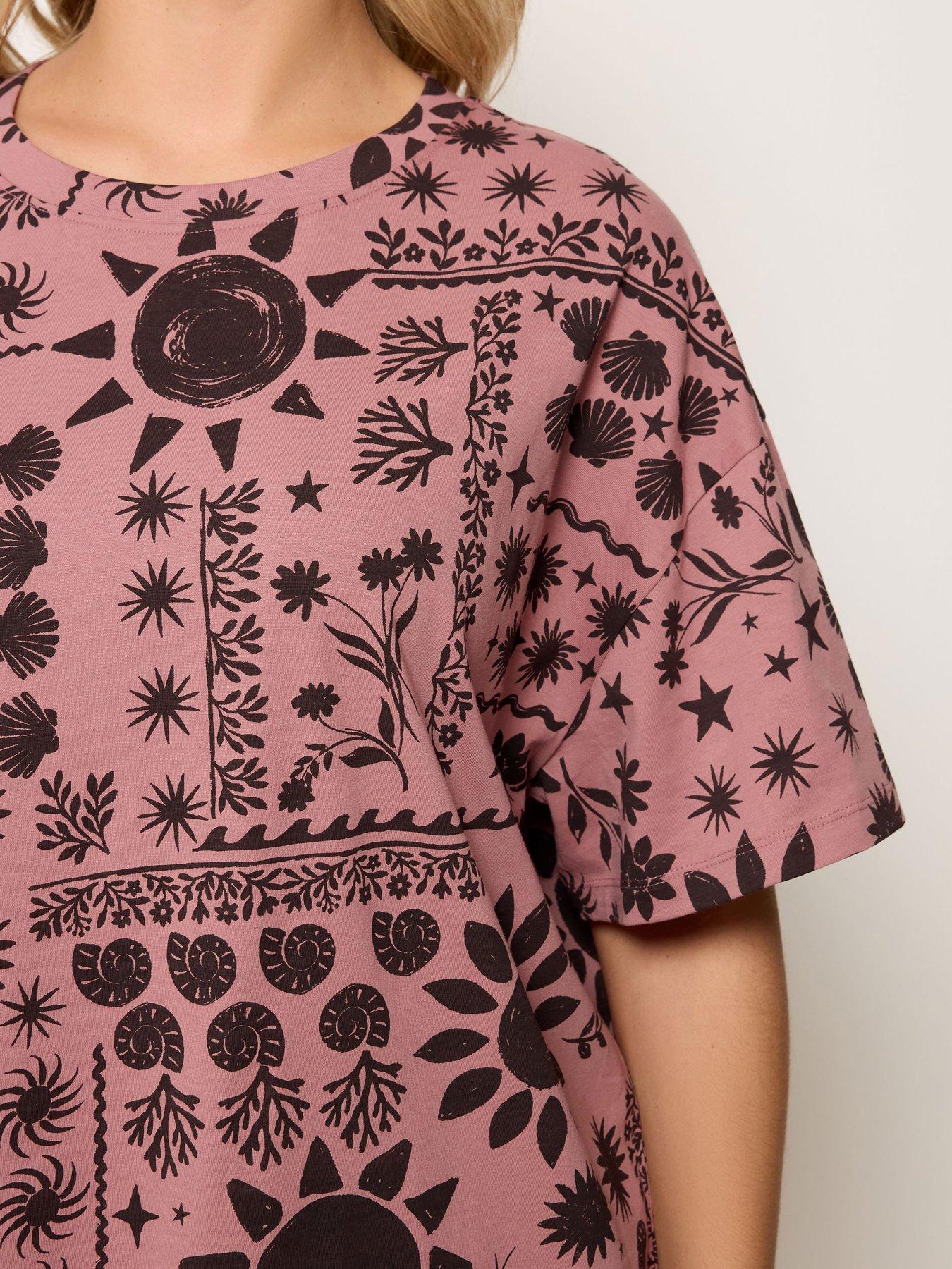 Image 4 of 5 of Yours Curve Step Hem Boxy T-Shirt