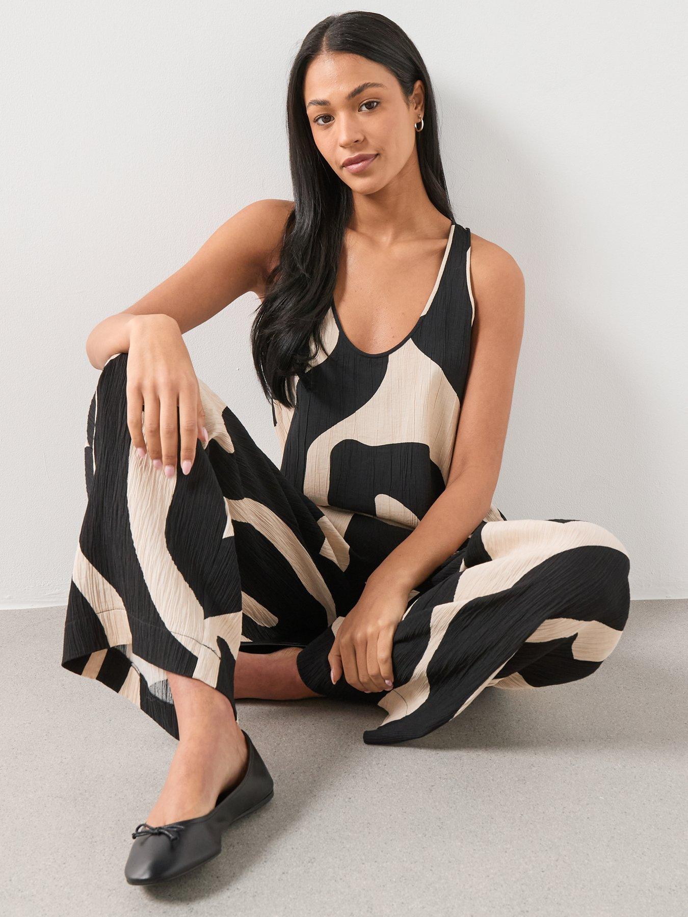 Image 4 of 6 of Mango Printed Crop Top - Black