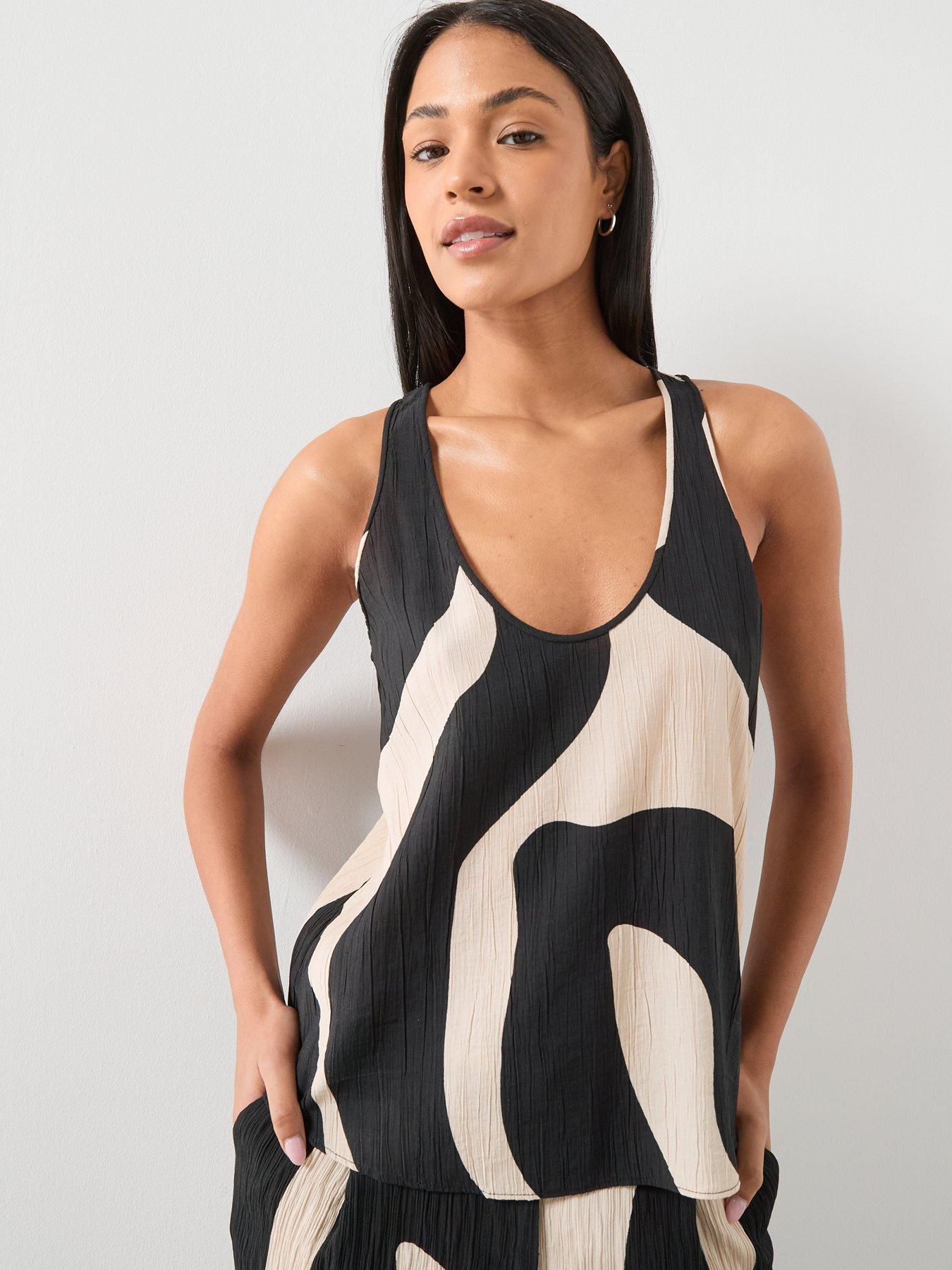 Image 6 of 6 of Mango Printed Crop Top - Black