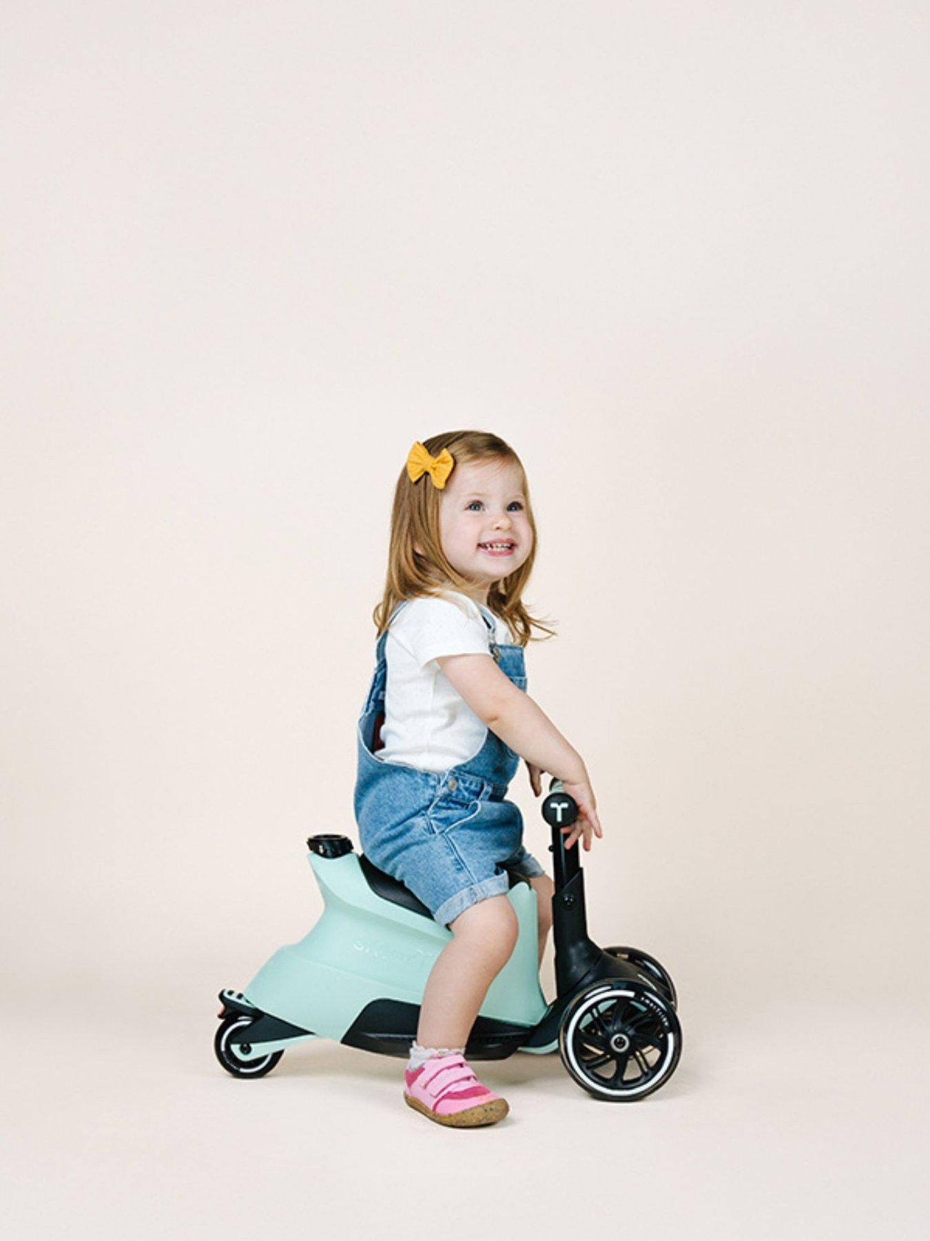 Image 7 of 8 of smarTrike Xtend Ride-on - Green