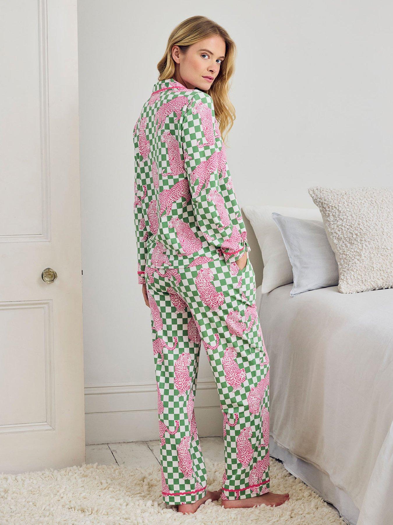 Image 2 of 6 of CHELSEA PEERS Chelsea Peers&nbsp;Cotton Checkerboard Leopards Print Long Pyjama Set