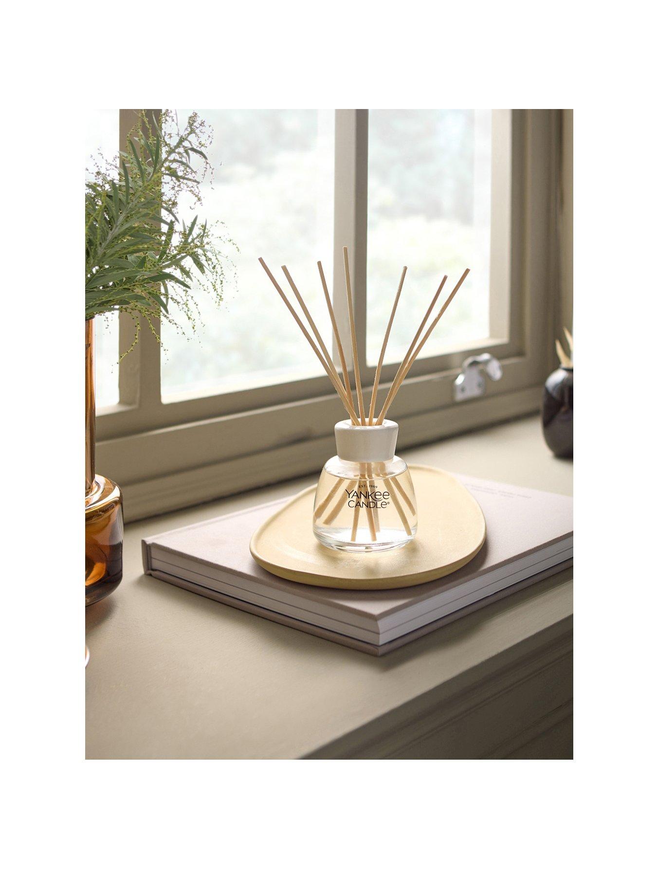 Image 2 of 4 of Yankee Candle Diffuser Starter Kit And Refill Amber Sandlewood
