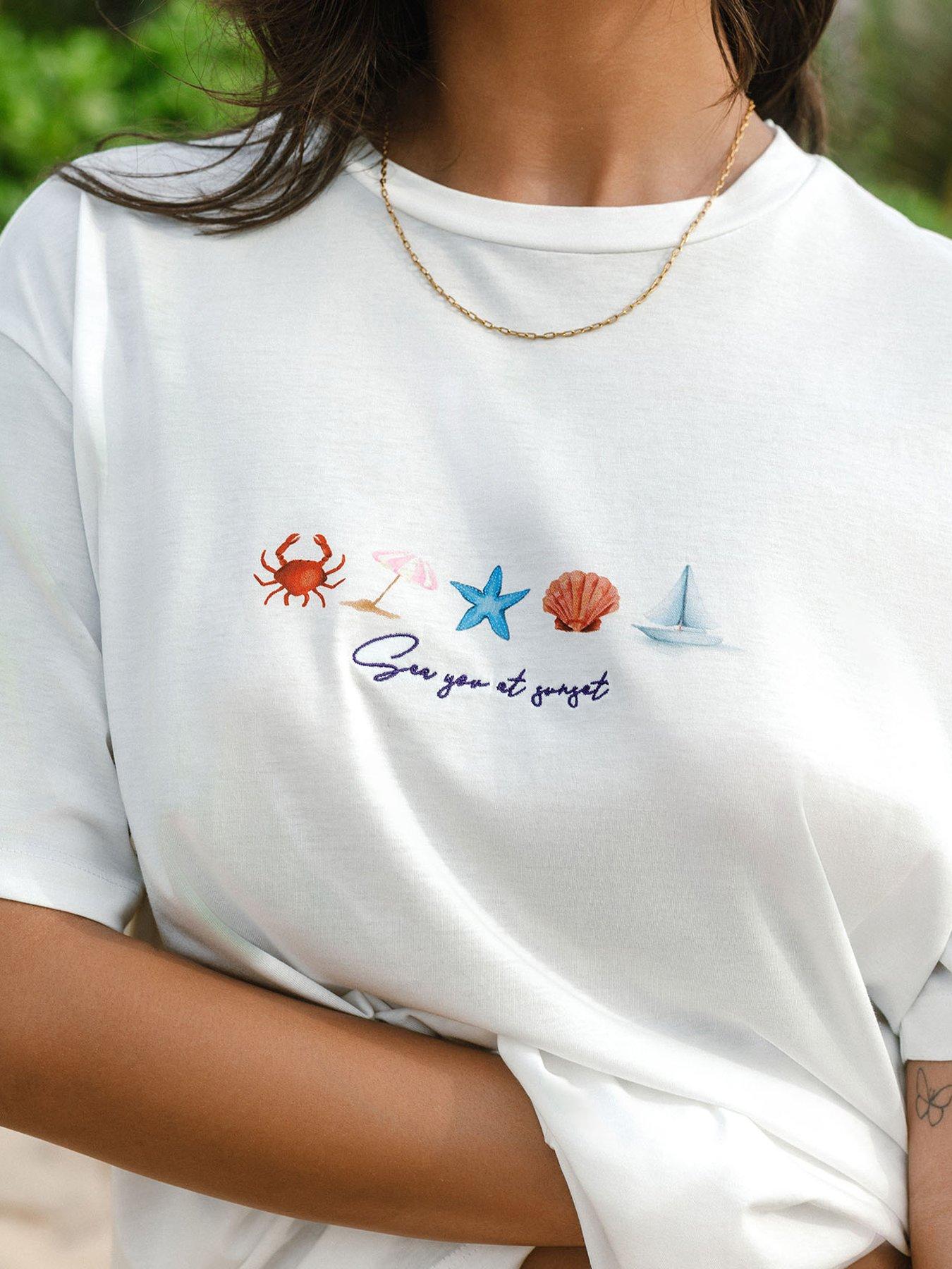 Image 3 of 4 of CHELSEA PEERS Oversized Graphic Tee - Organic Cotton