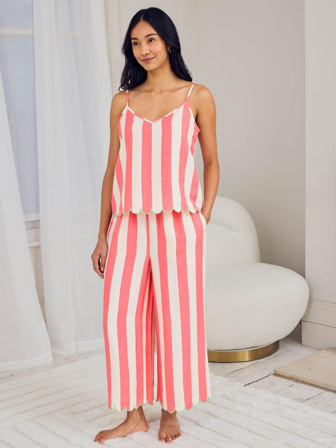 CHELSEA PEERS Scalloped Hem Vest Pyjamas with Capri Length - Pink