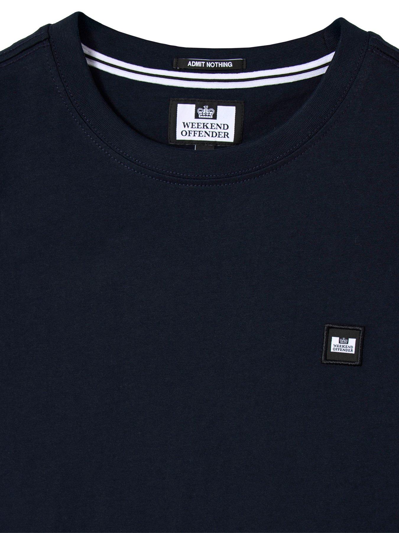 Image 5 of 5 of Weekend Offender Brooklands Classic Badge T-shirt - Navy