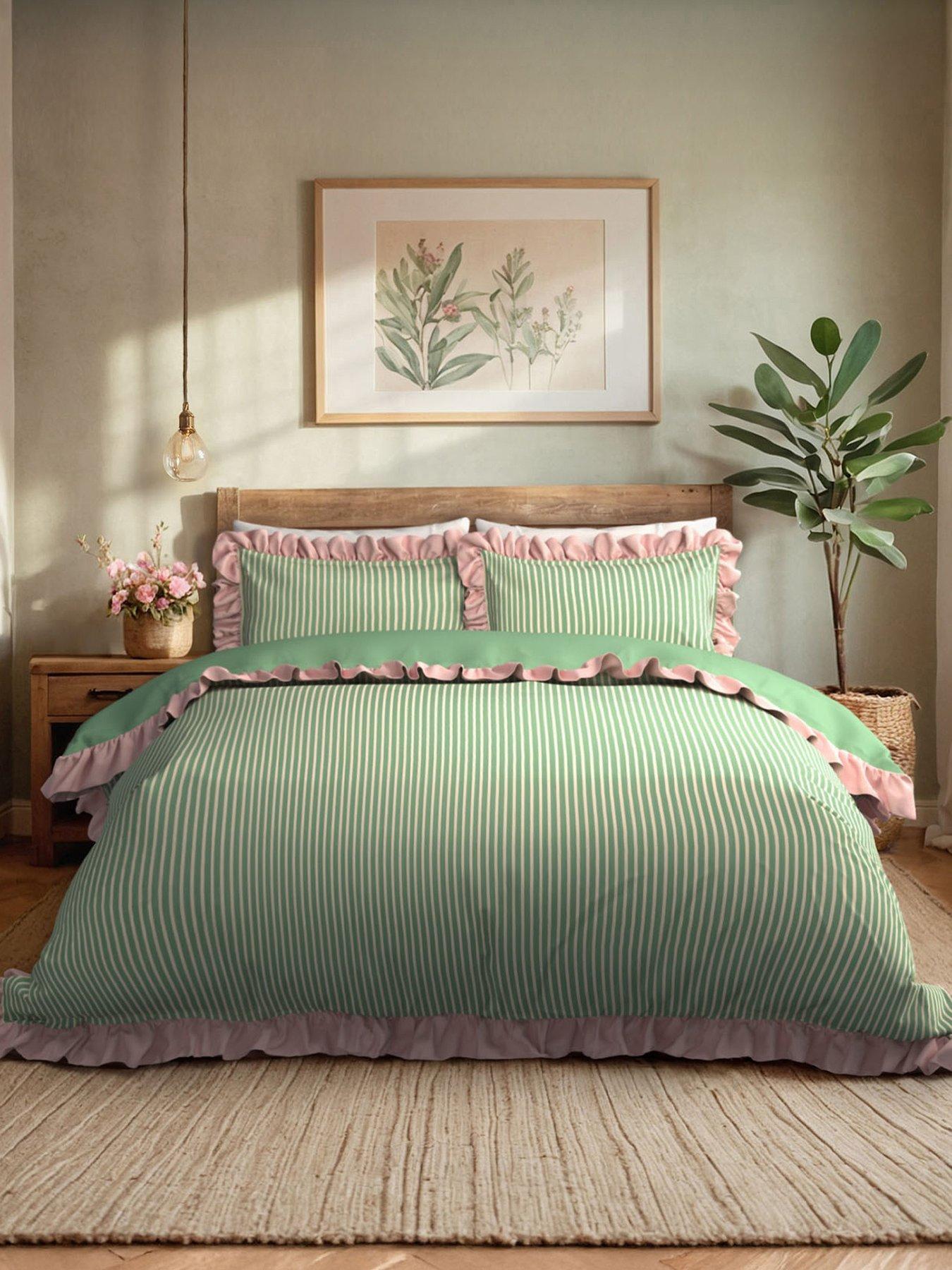 CHELSEA PEERS Stipe Reversible Frill 100% Cotton Duvet Set - Green & White