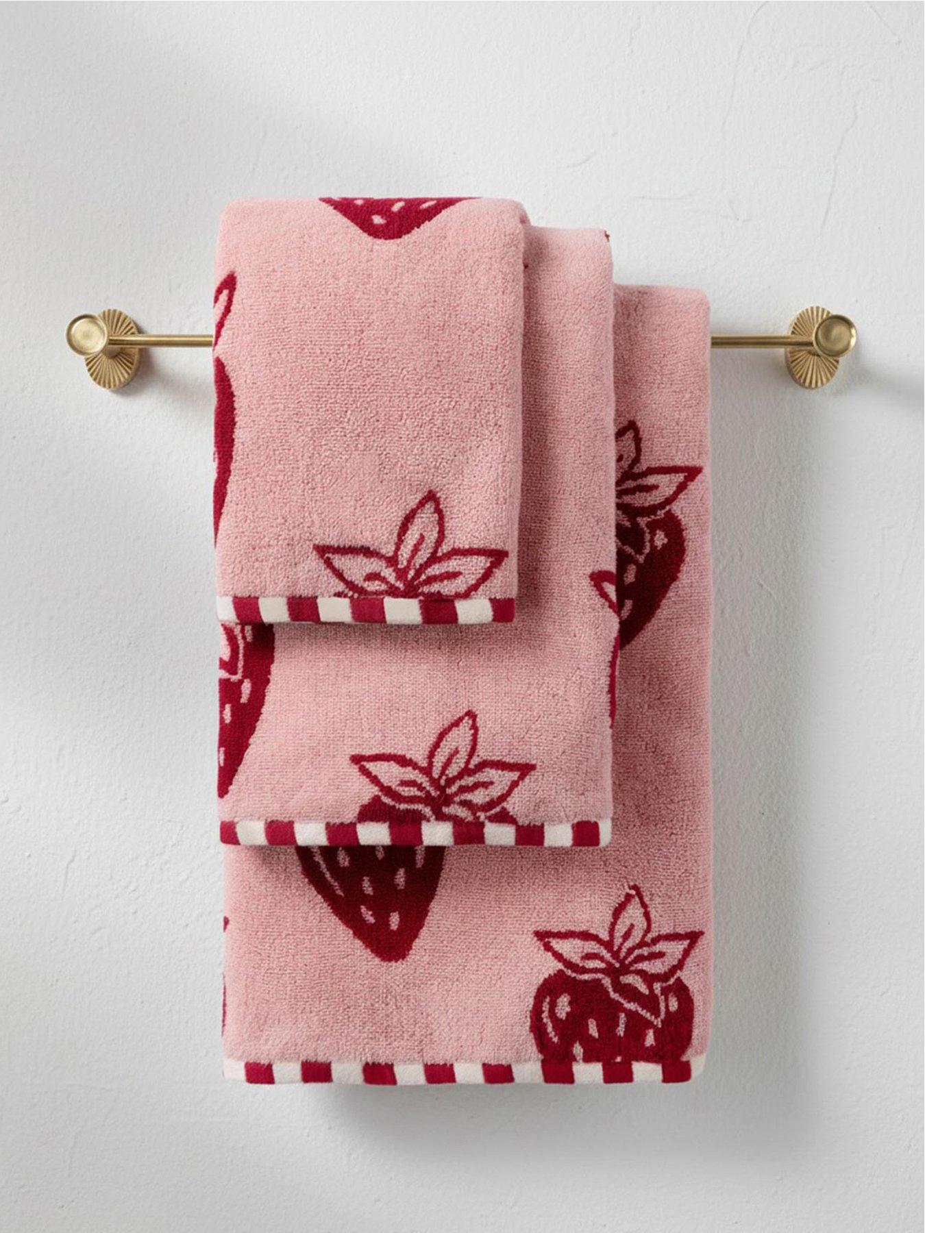 CHELSEA PEERS Cotton Strawberry Fields Print Towel Collection