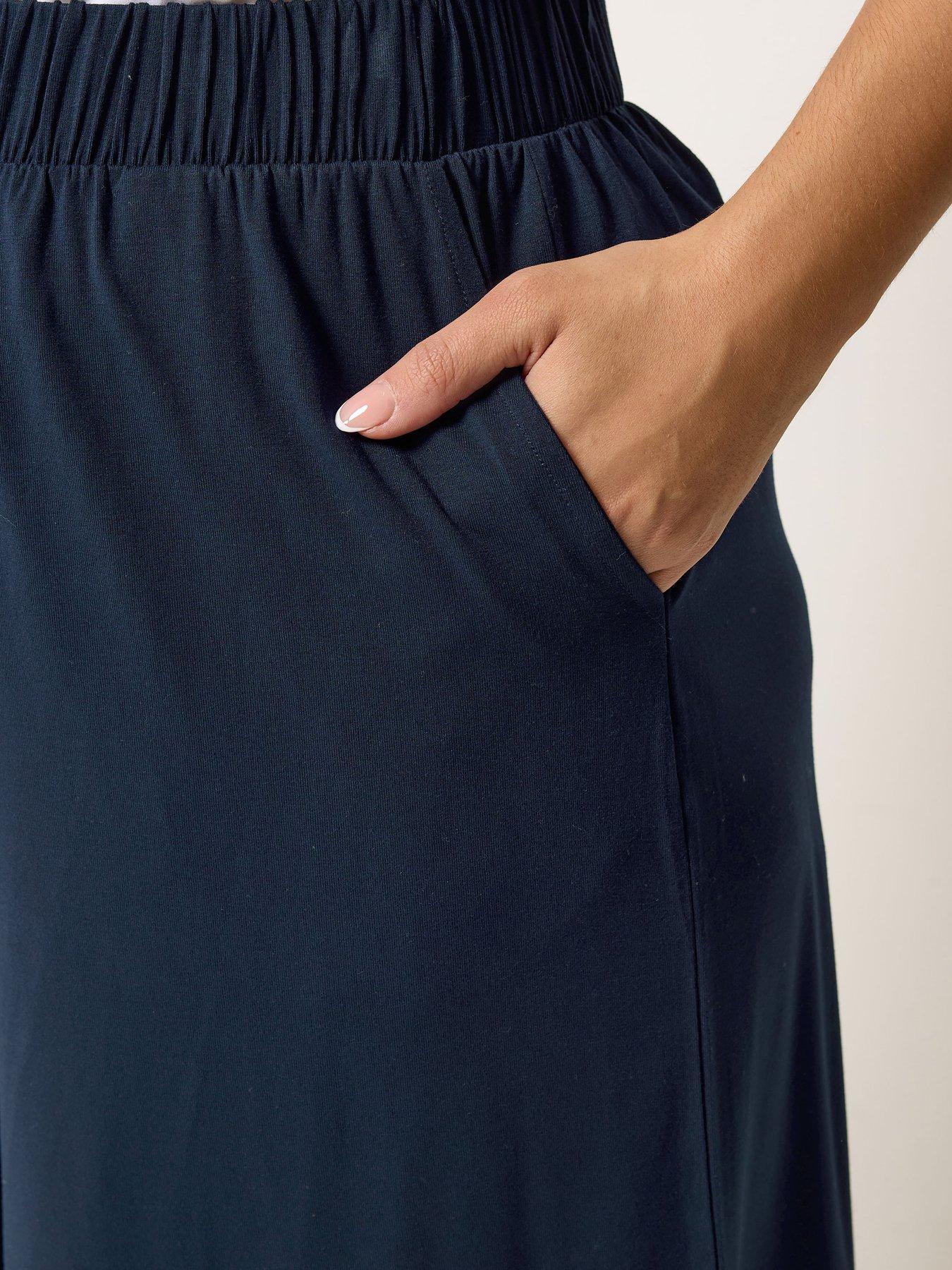 Image 4 of 5 of Yours Curve Pull On Jersey Shorts