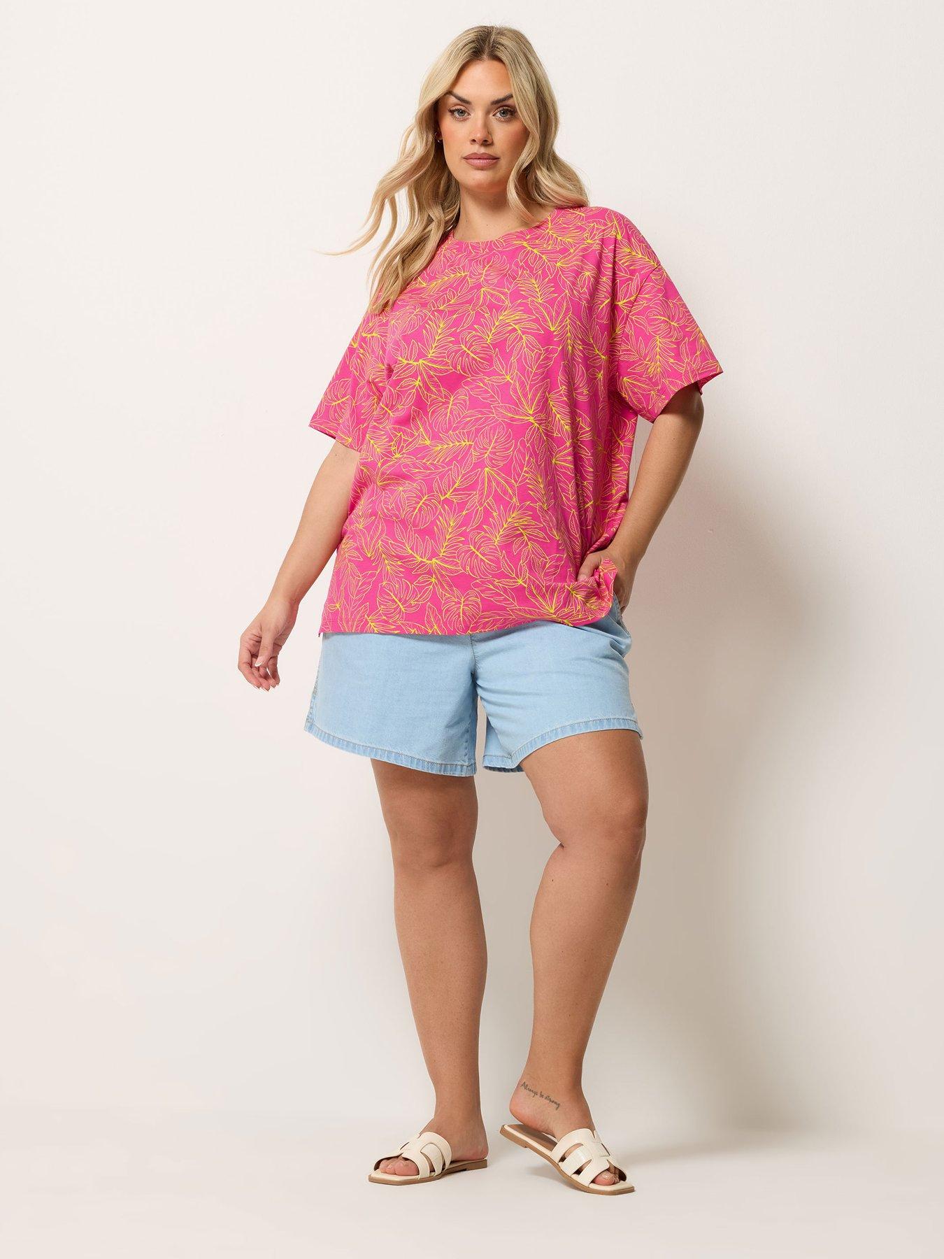 Image 3 of 5 of Yours Curve Leaf Print Boxy T-shirt