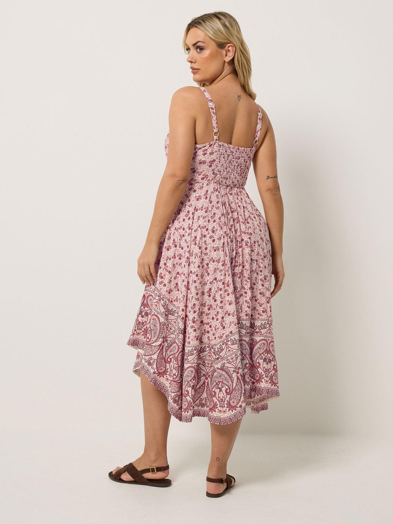 Image 2 of 5 of Yours Curve Hanky Hem Dress - Cream