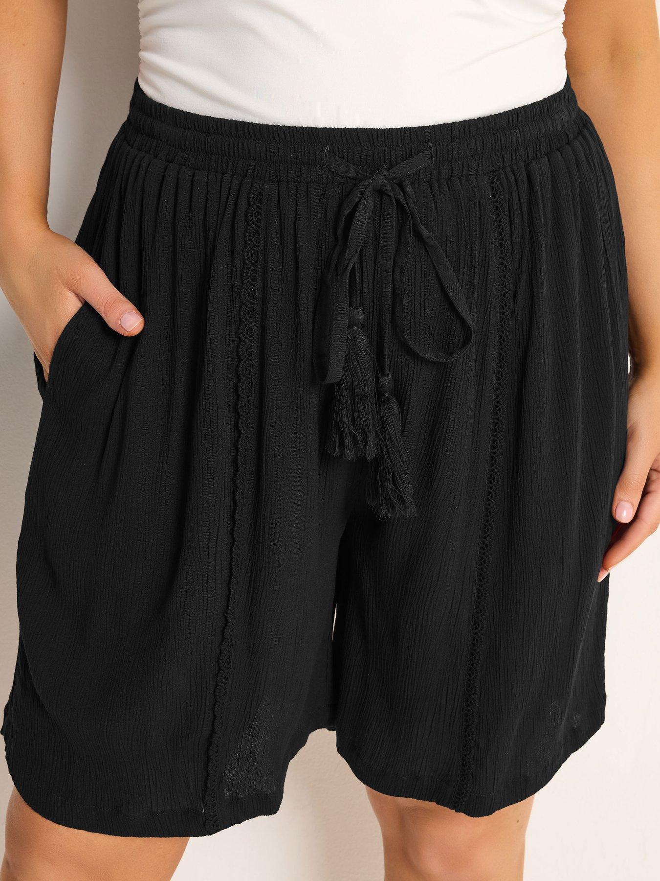 Image 4 of 5 of Yours Curve Scallop Front Trim Shorts - Black