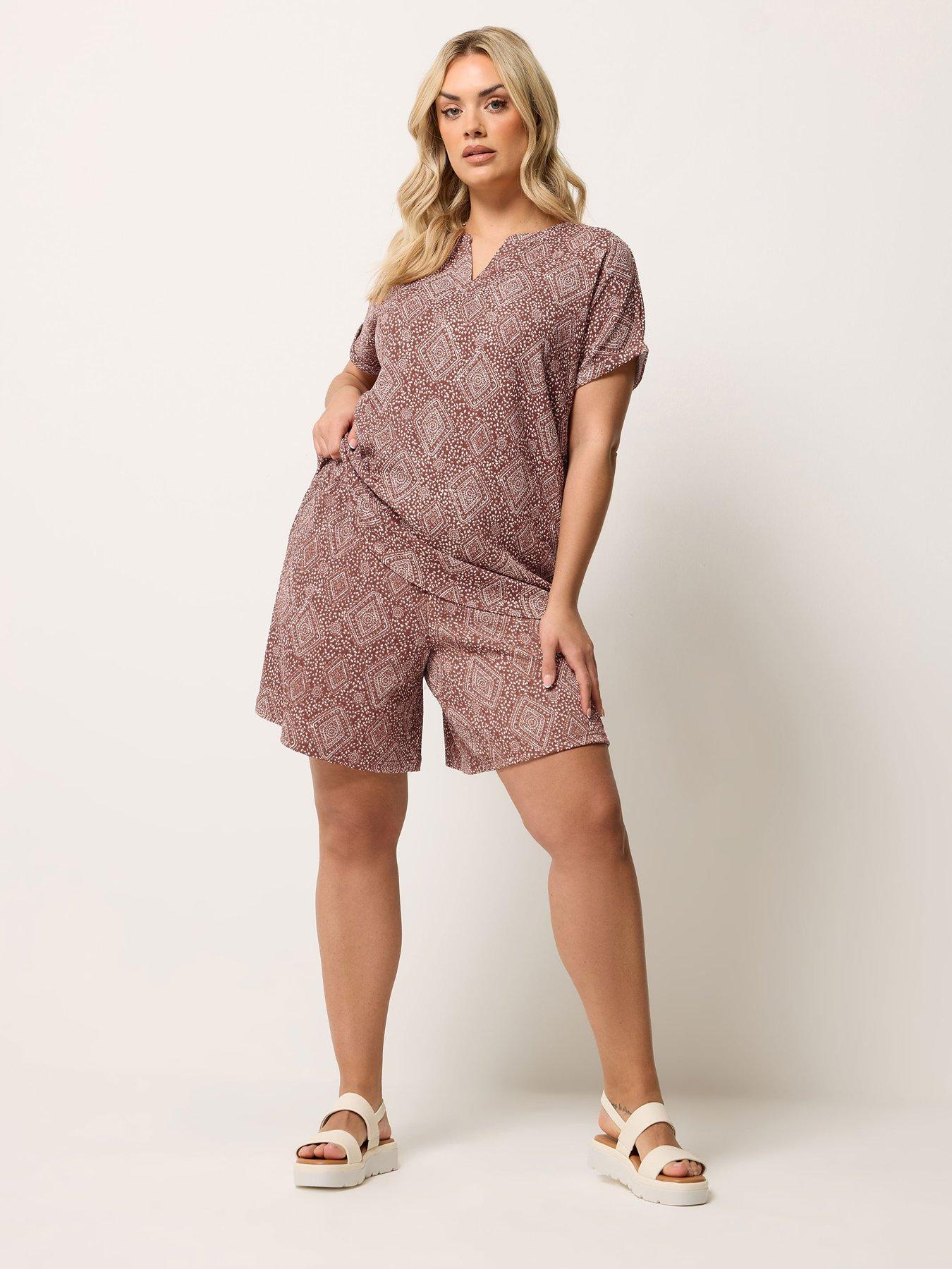 Image 3 of 5 of Yours Curve Burnt Diamond Shorts