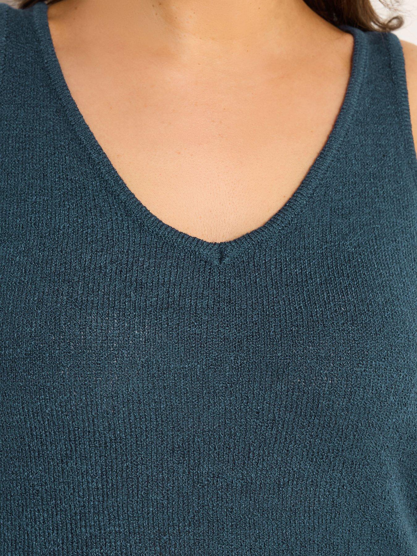 Image 4 of 5 of Yours Curve Smiling Yarn Vest