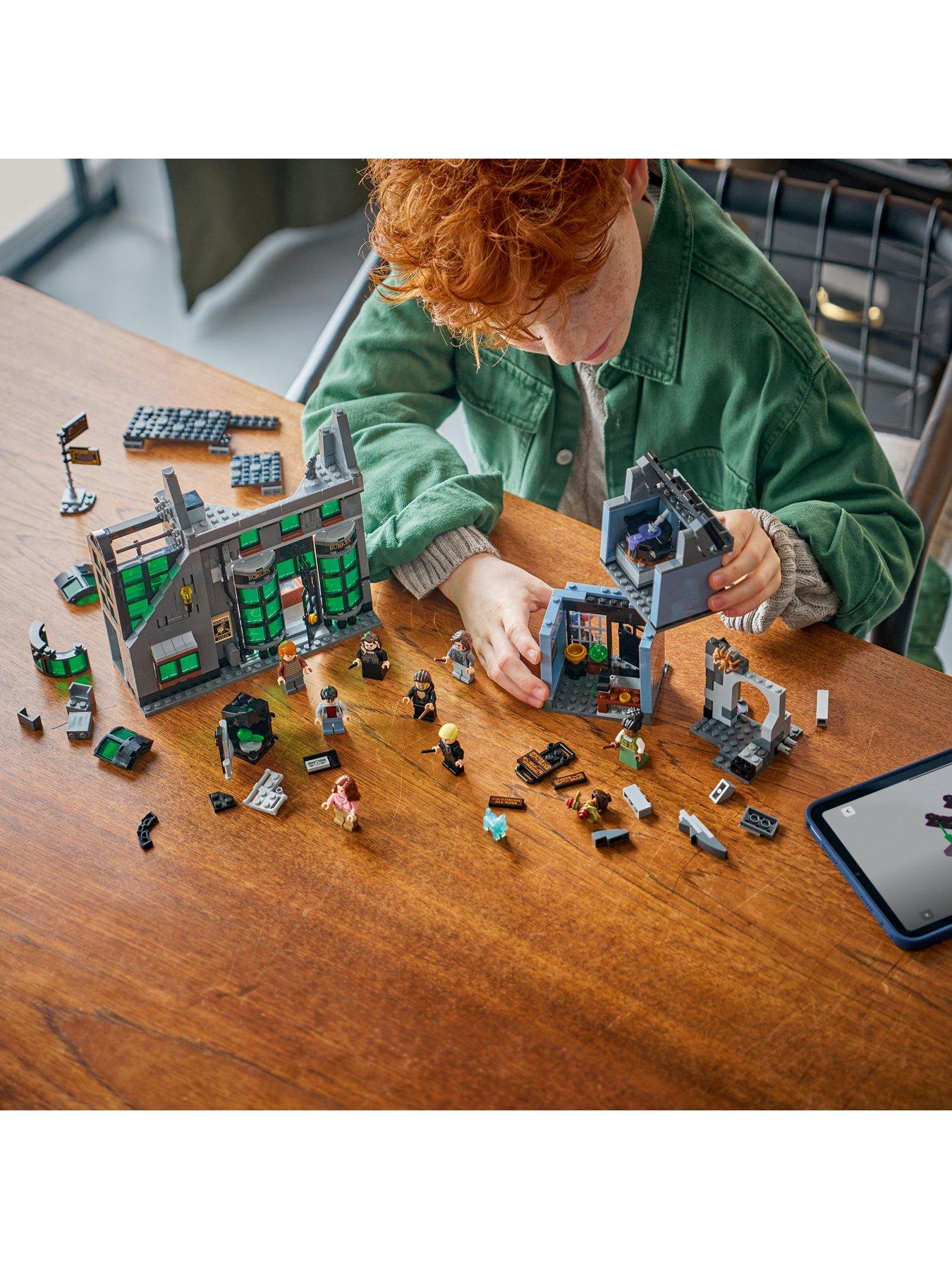 Image 2 of 6 of LEGO Harry Potter Knockturn Alley&trade; Wizarding Shops 76471