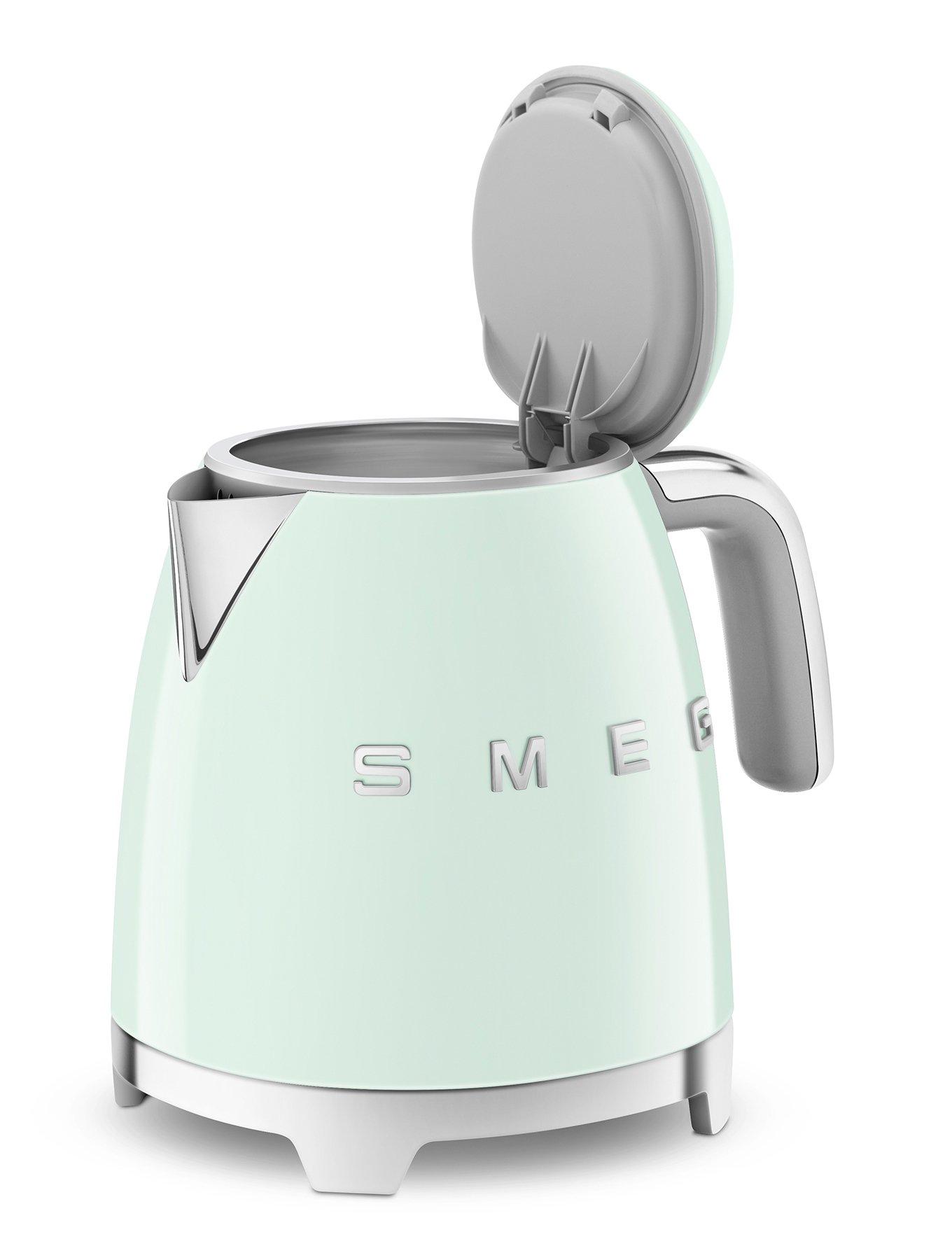 Image 4 of 6 of Smeg Retro Kettle, Anti-Slip, 0.8L, Auto Shut Off -&nbsp;Pastel Green
