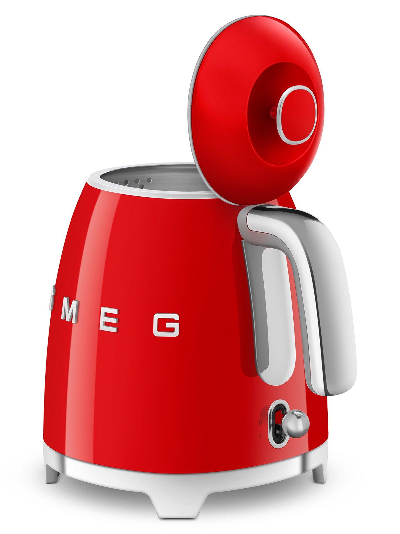 Image 5 of 6 of Smeg Retro Kettle, Anti-Slip, 0.8L, Auto Shut Off, Red