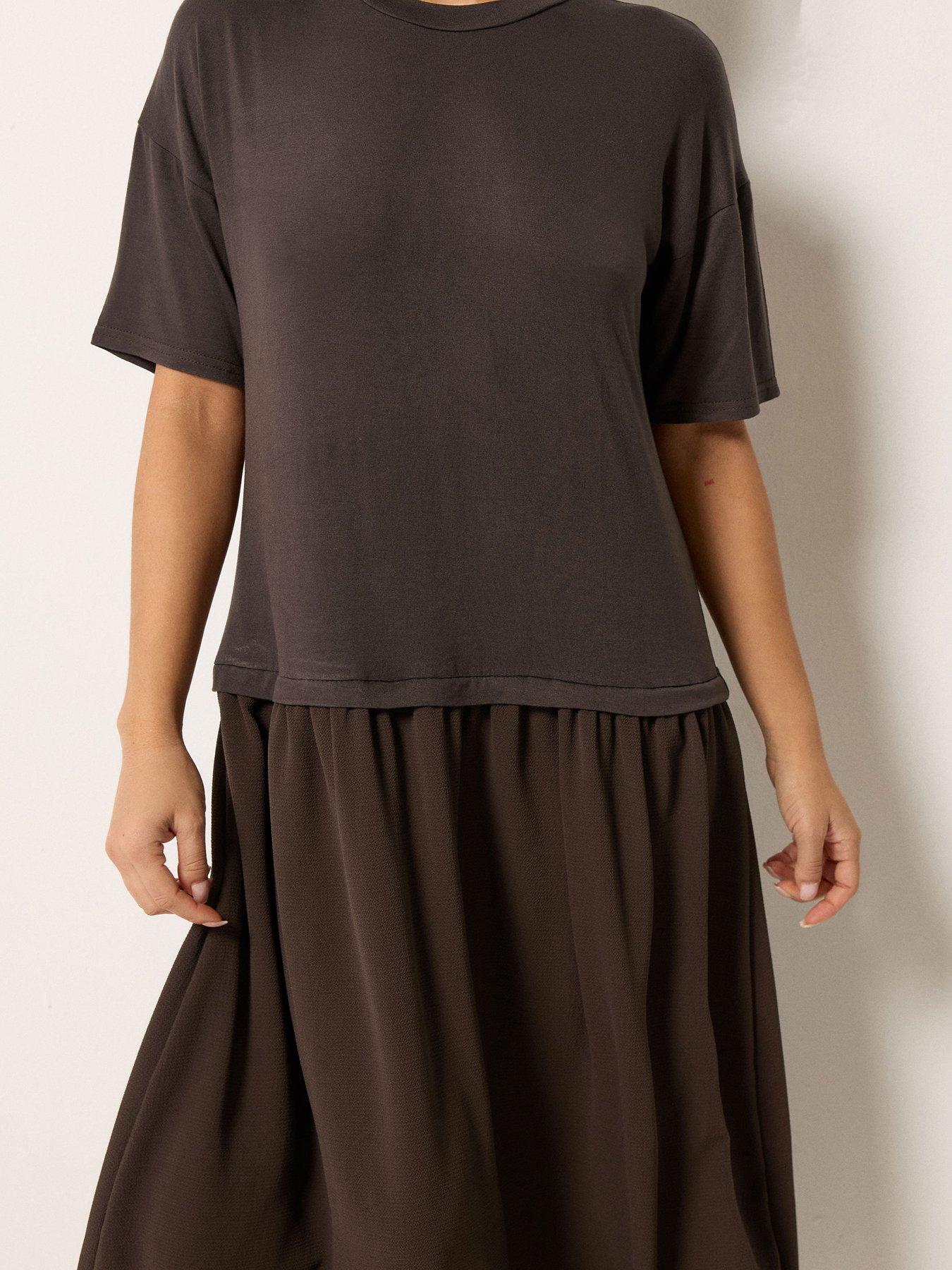 Image 4 of 5 of PixieGirl Petite Drop Waist Maxi Dress - Brown