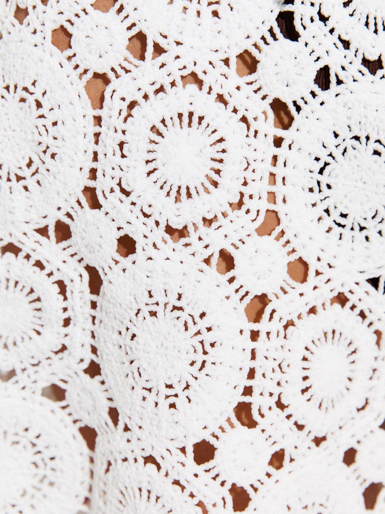 Image 4 of 4 of New Look White Tile Crochet Co-ord Beach Shorts