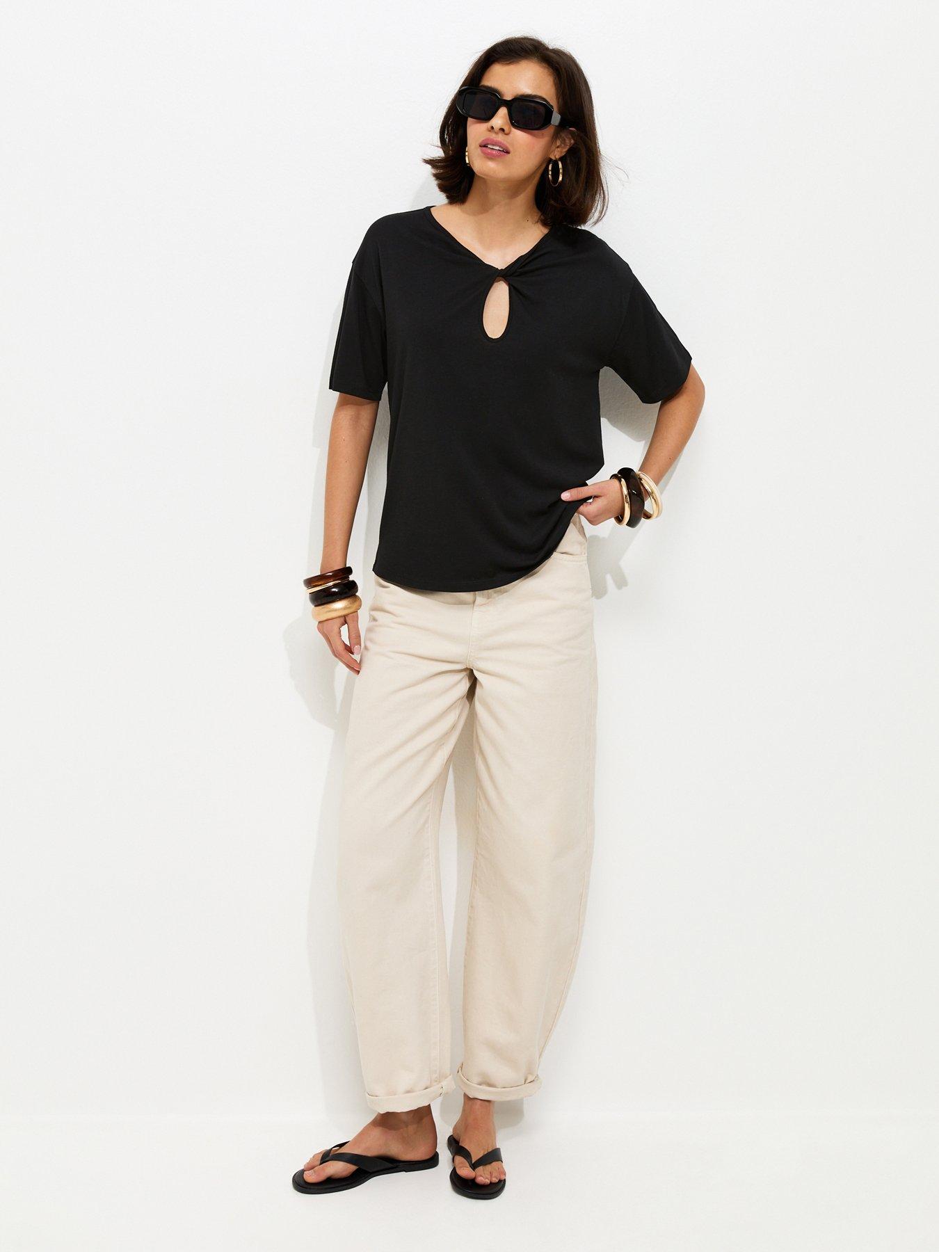 Image 3 of 5 of New Look Twisted Keyhole T-Shirt - Black