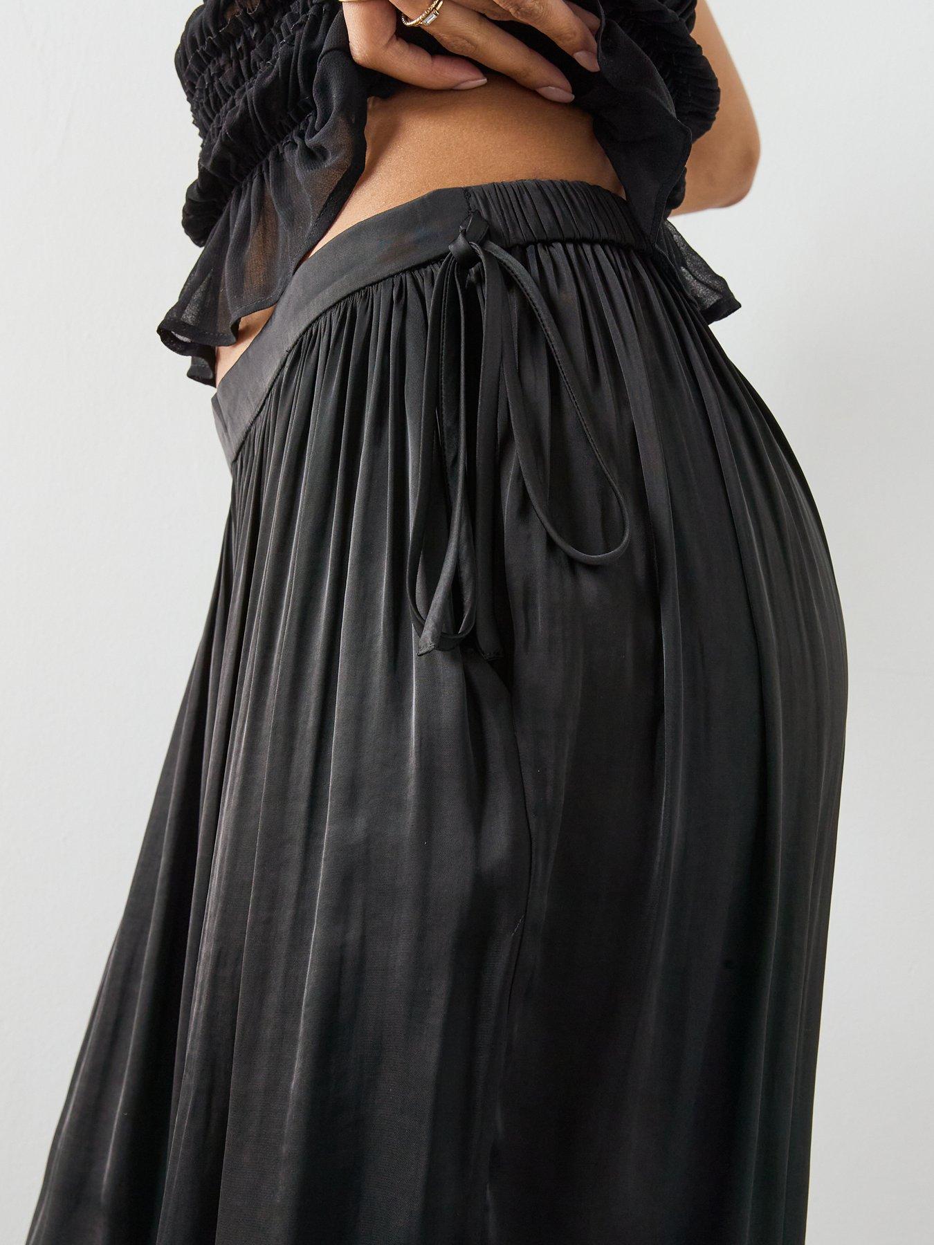 Image 4 of 6 of AllSaints Eshe Trouser - Black