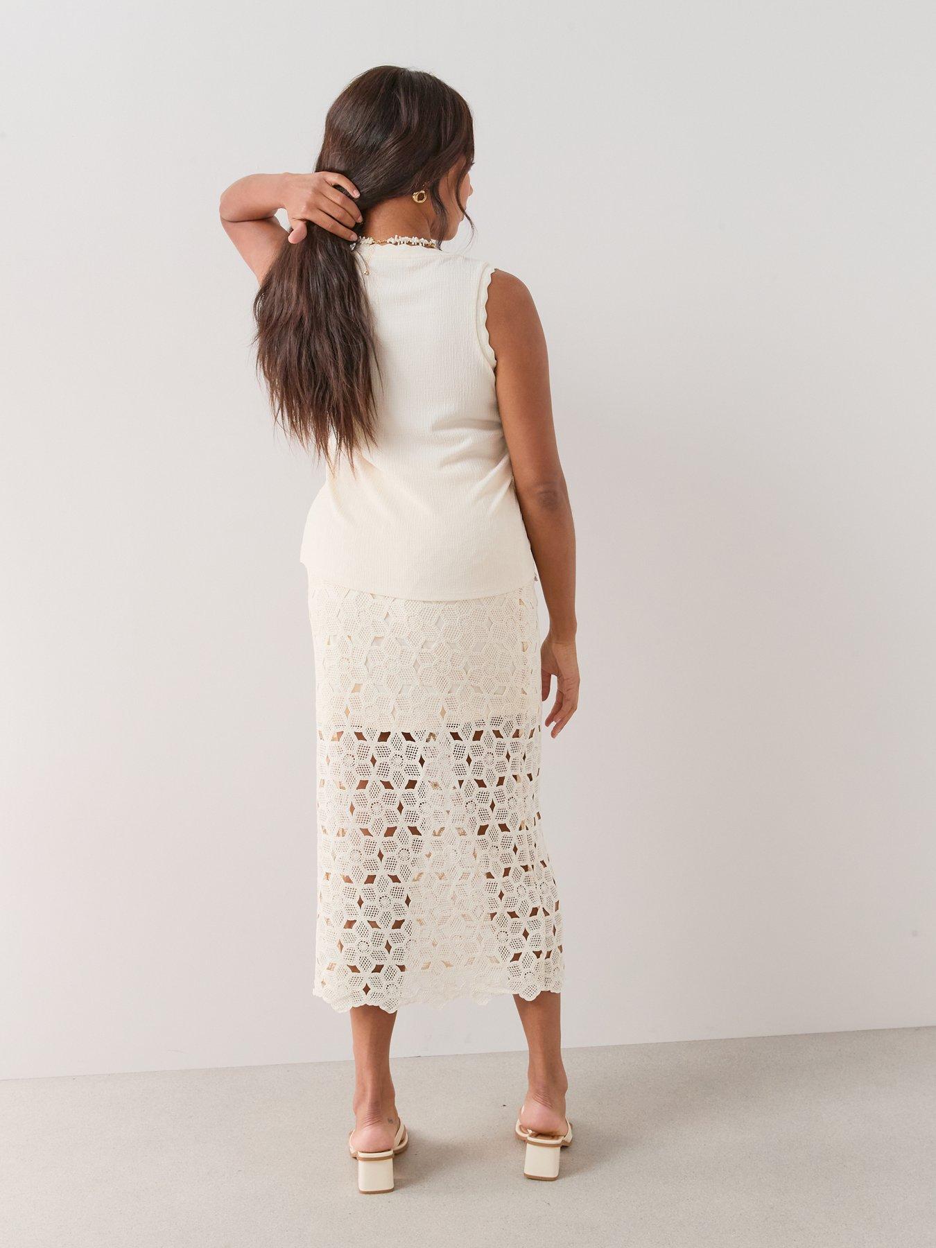 Image 5 of 6 of The Very Collection Curve V Neck Crochet Co-Ord Top - Cream