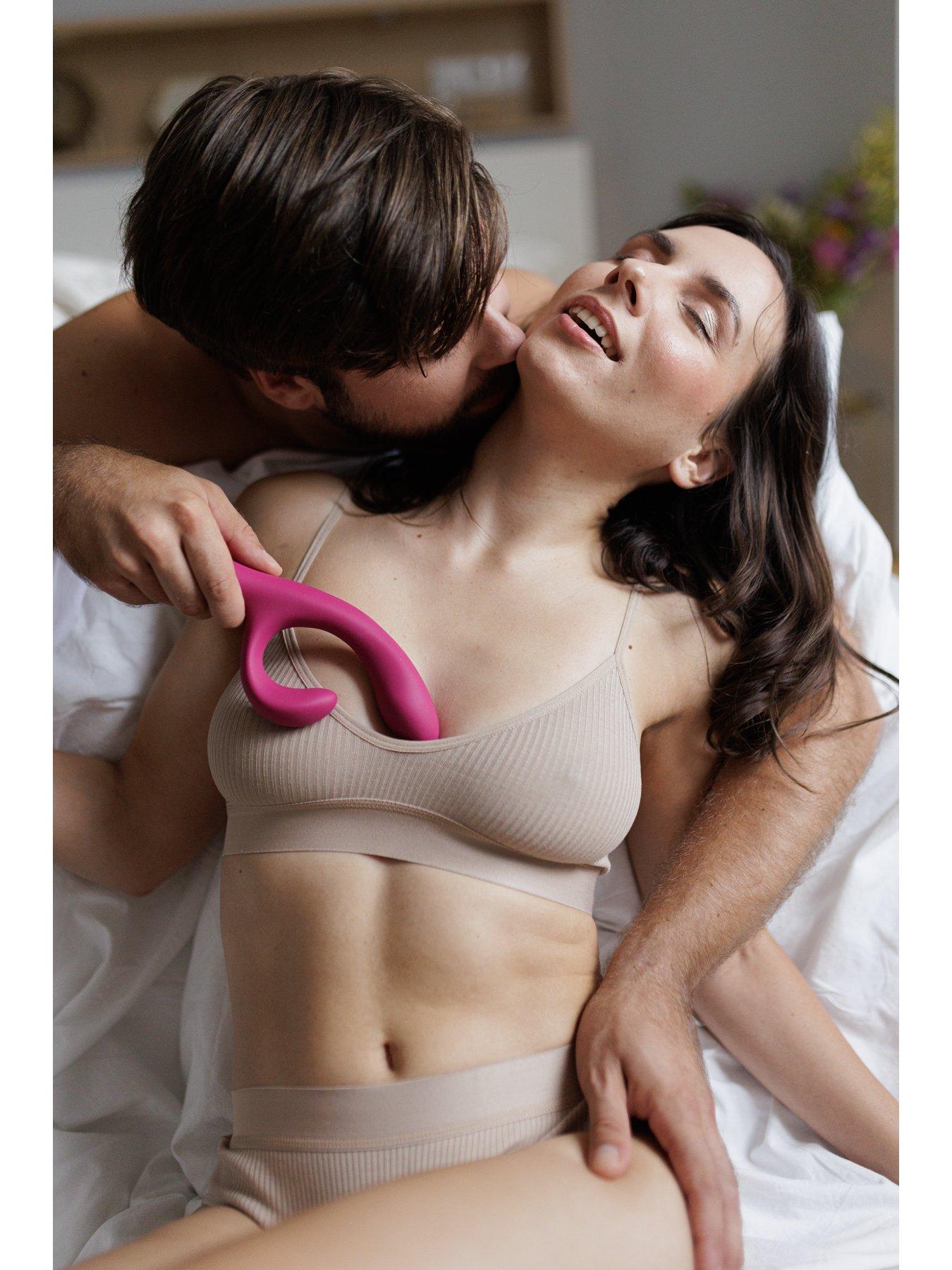Image 3 of 8 of We-Vibe Nova 2 Fuchsia