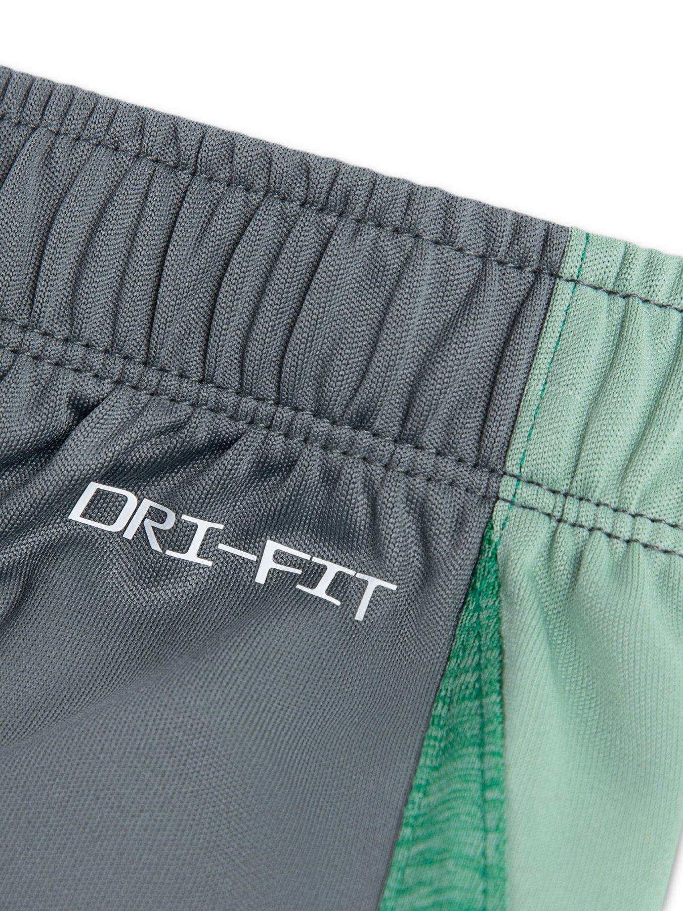 Image 7 of 7 of Nike Younger Boys Dropset Icon Shorts and T-Shirt Set - Grey/Green
