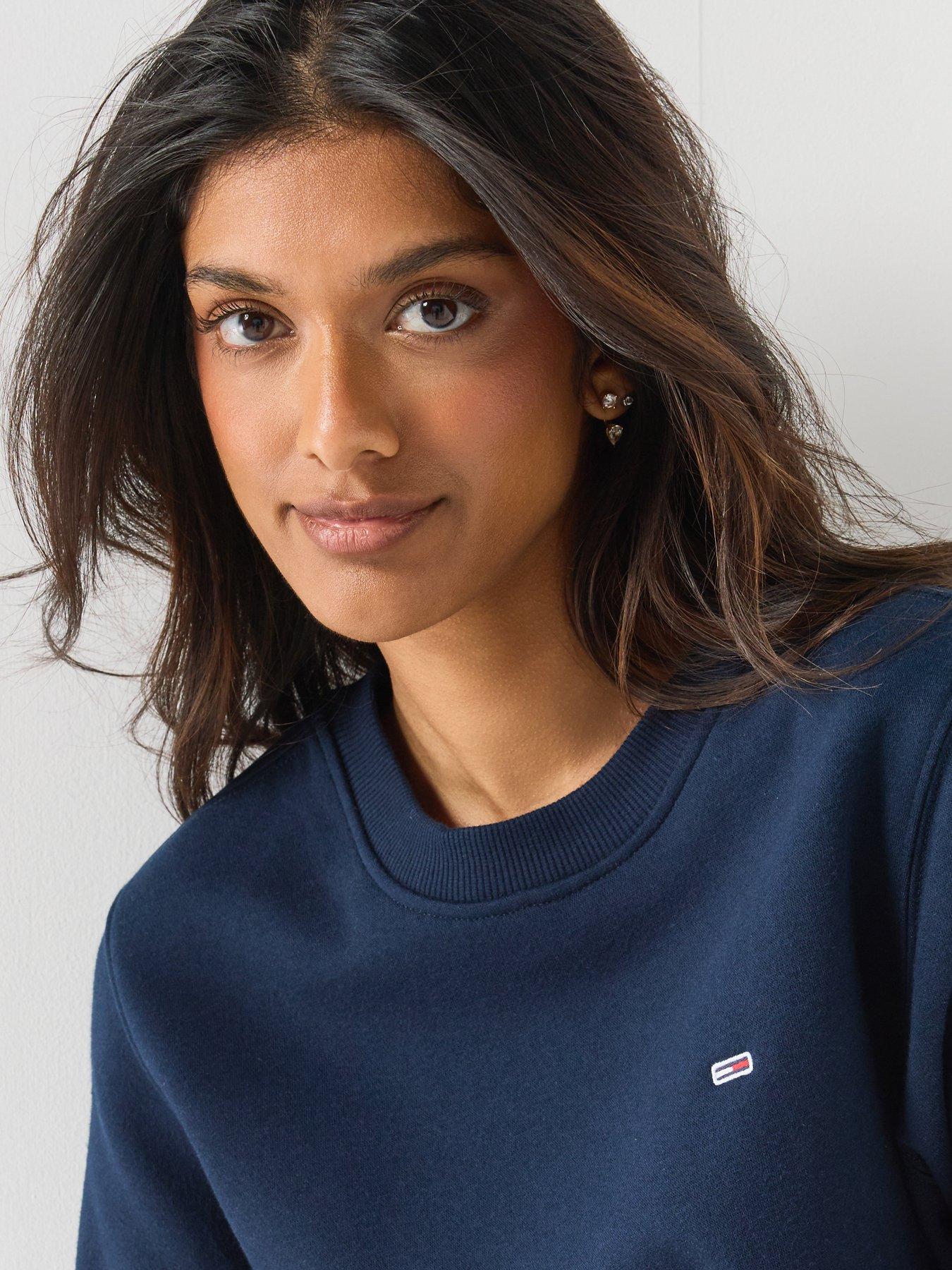 Image 4 of 6 of Tommy Jeans Women's Flag Logo Crew Neck Sweatshirt - Navy