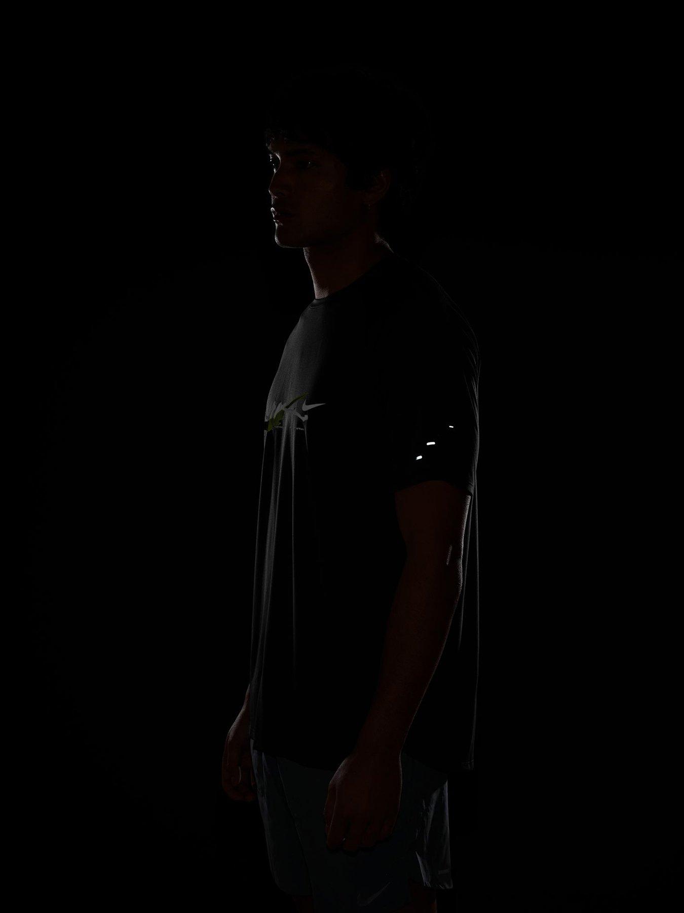 Image 3 of 3 of Nike Mens Stride Let Go Dri-FIT ADV Graphic T-Shirt - Black