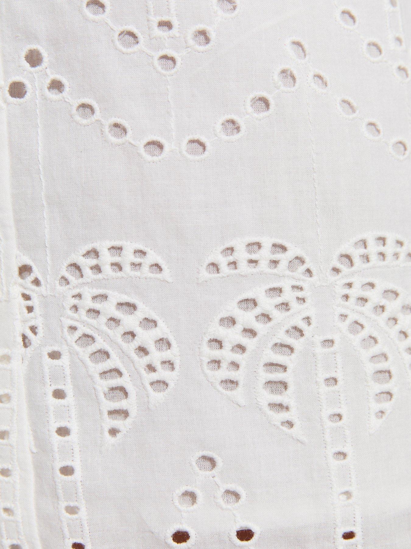 Image 5 of 5 of New Look Palm Broderie Short - White