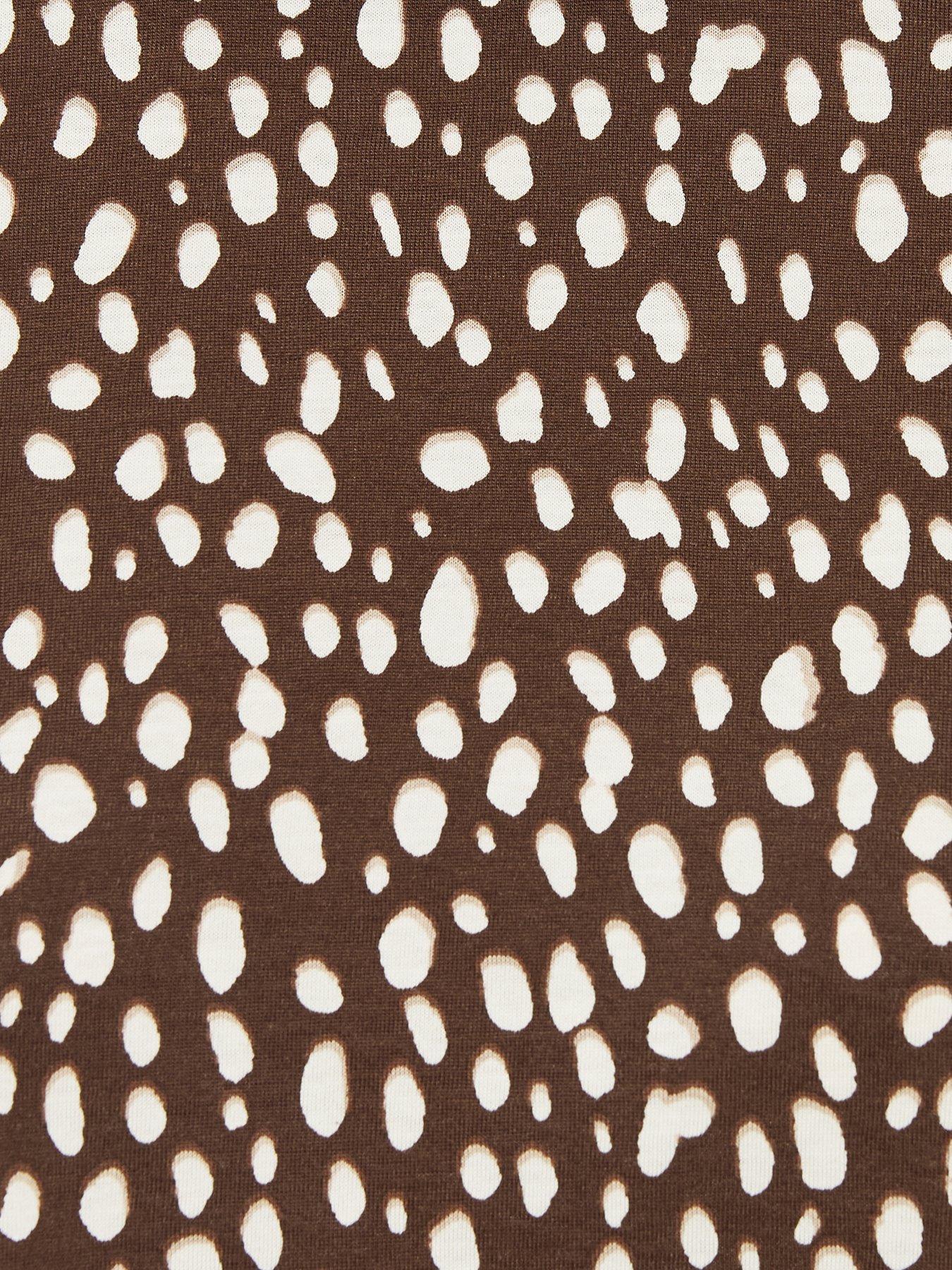 Image 5 of 5 of New Look Abstract Spot Print Easy T-Shirt - Brown