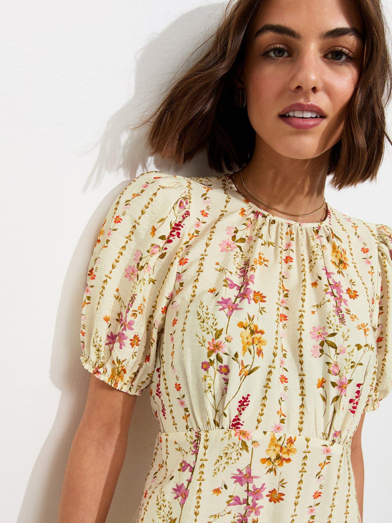 Image 4 of 5 of New Look Ditsy Carol Midi - Cream