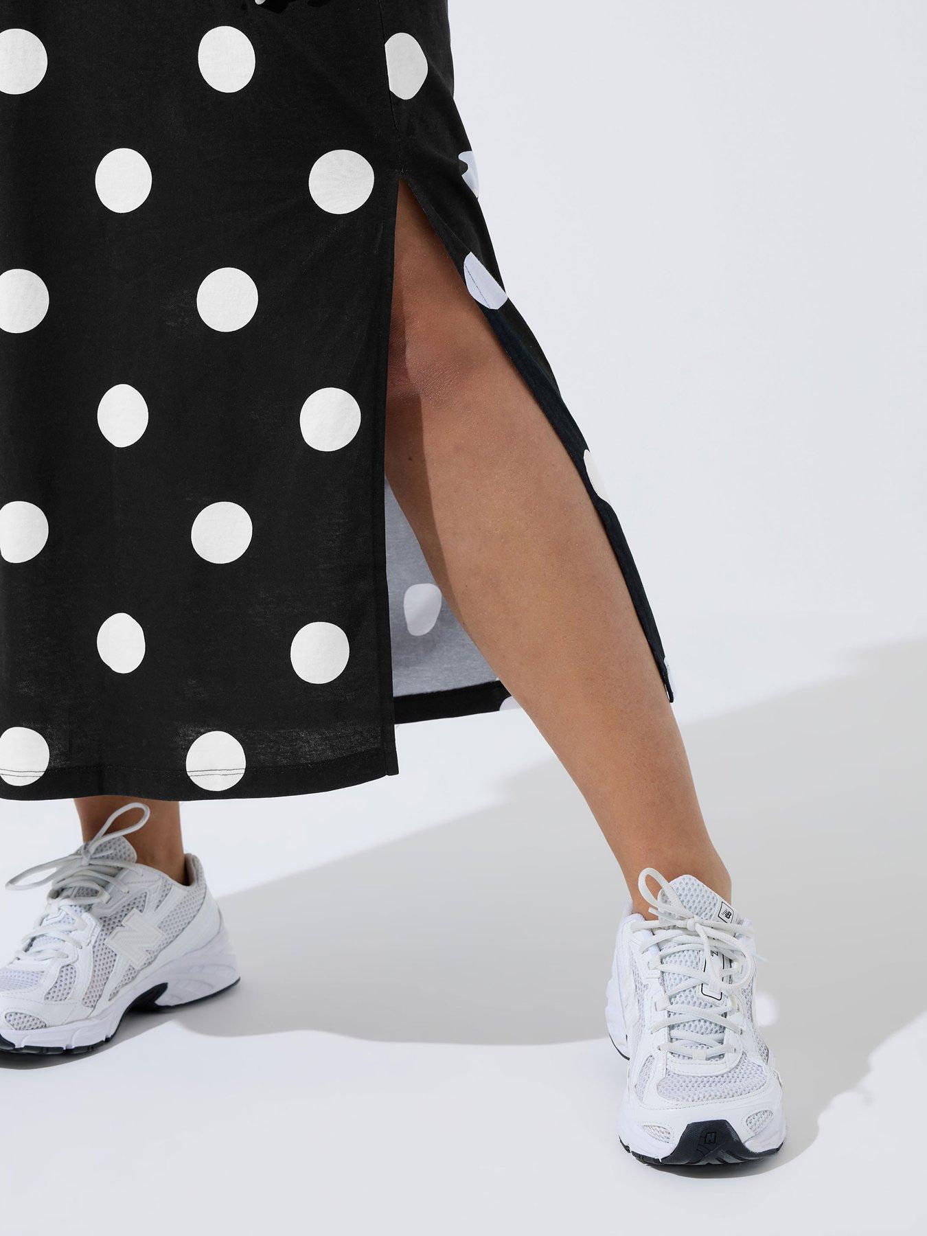 Image 4 of 5 of Yours Curve Polka Dot Maxi Dress - Black