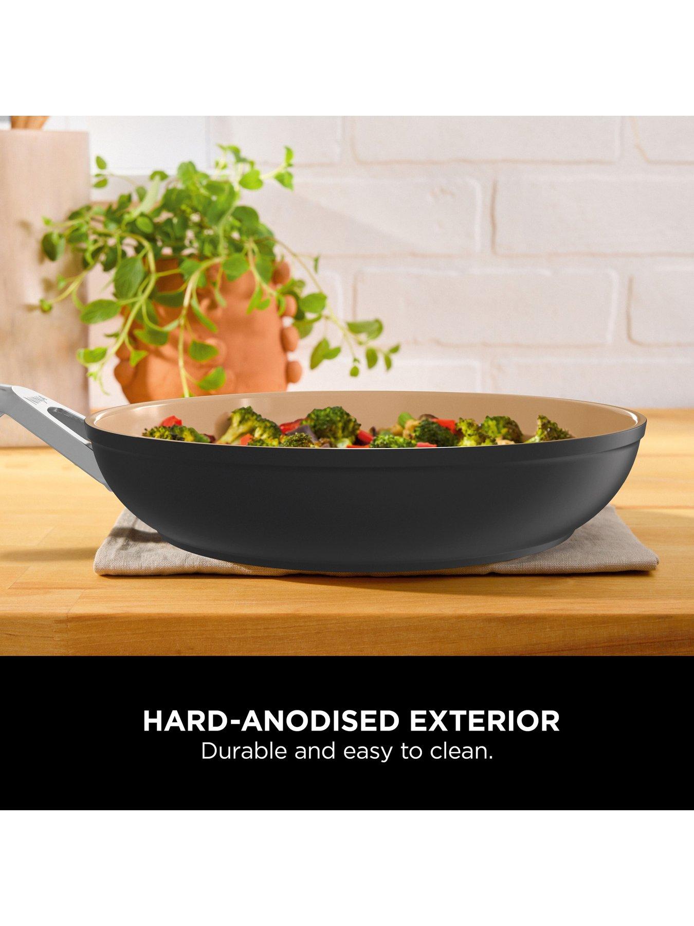 Image 6 of 6 of NINJA Extended Life Ceramic 24cm Frying Pan Cw90024eui
