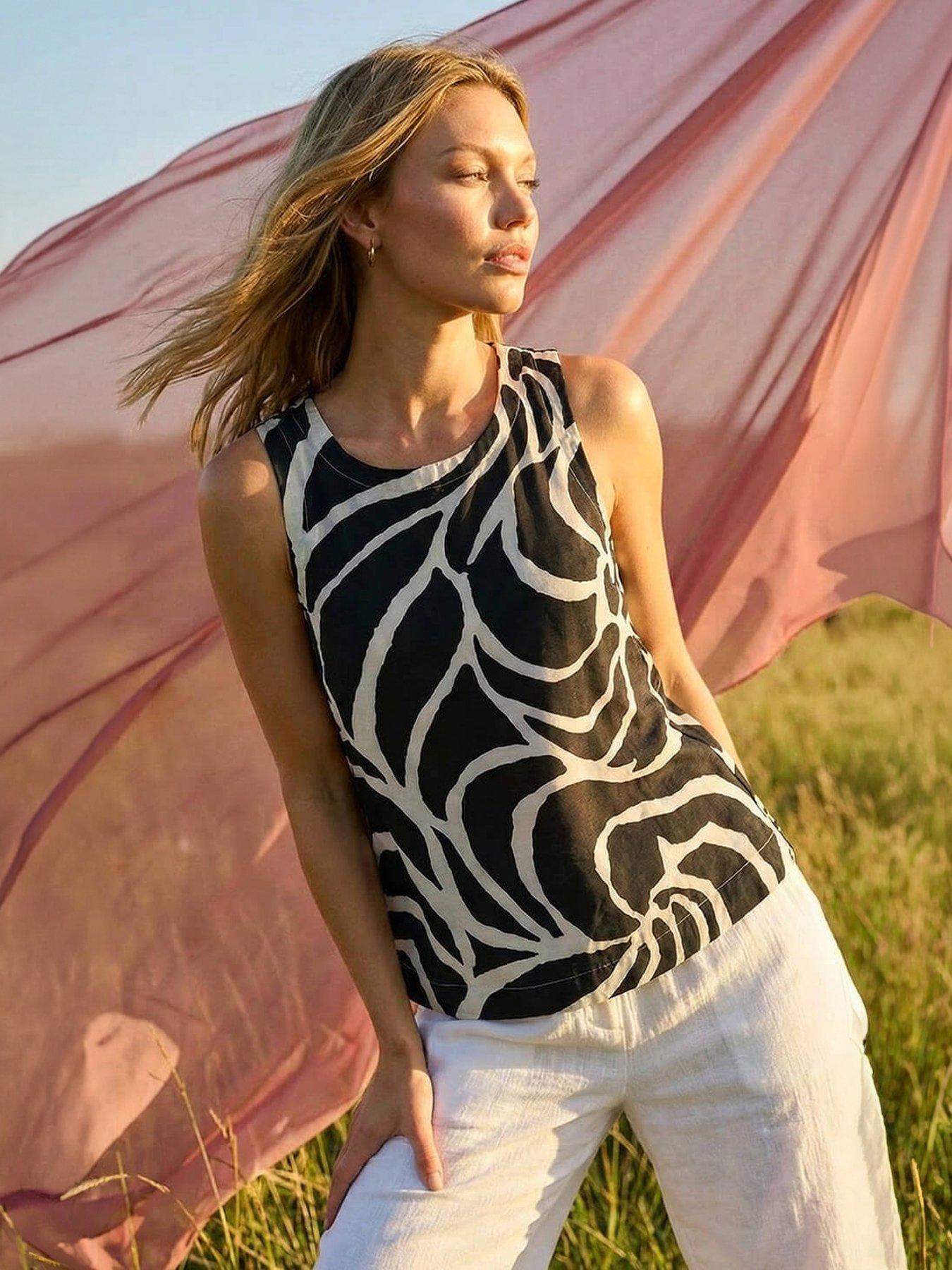 Roman Mono Abs Shell Top